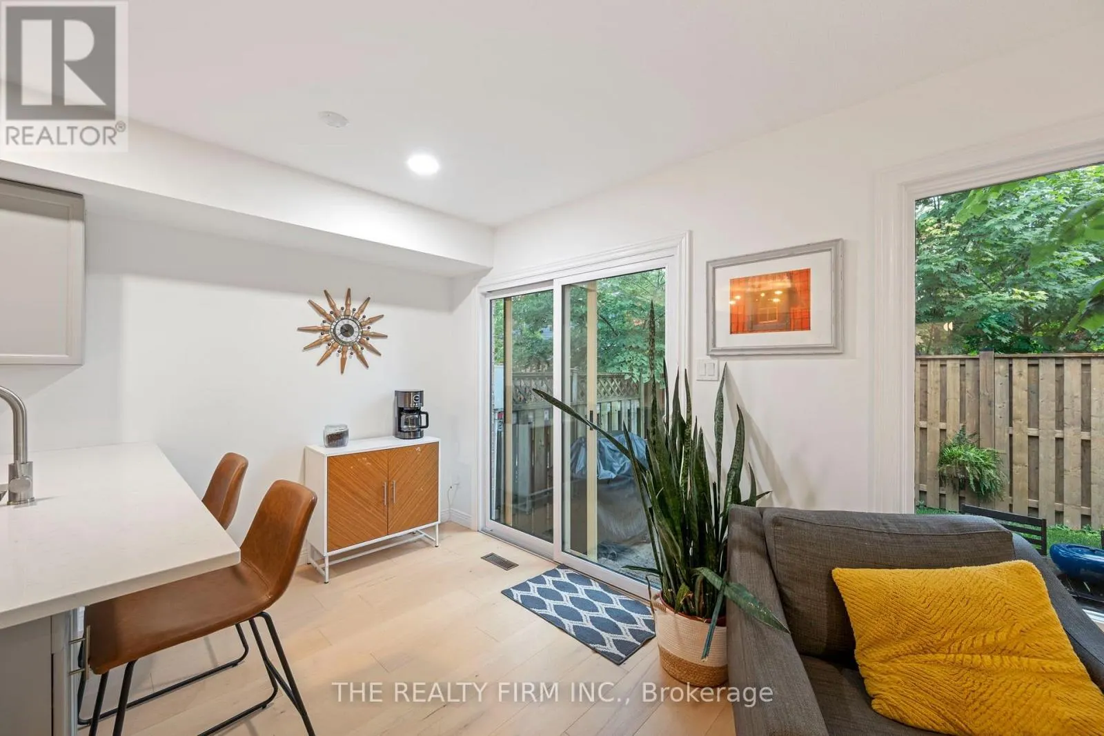 12 - 810 MAITLAND STREET #12