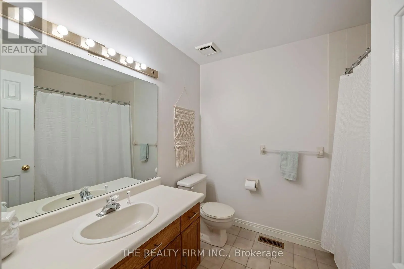 12 - 810 MAITLAND STREET #12