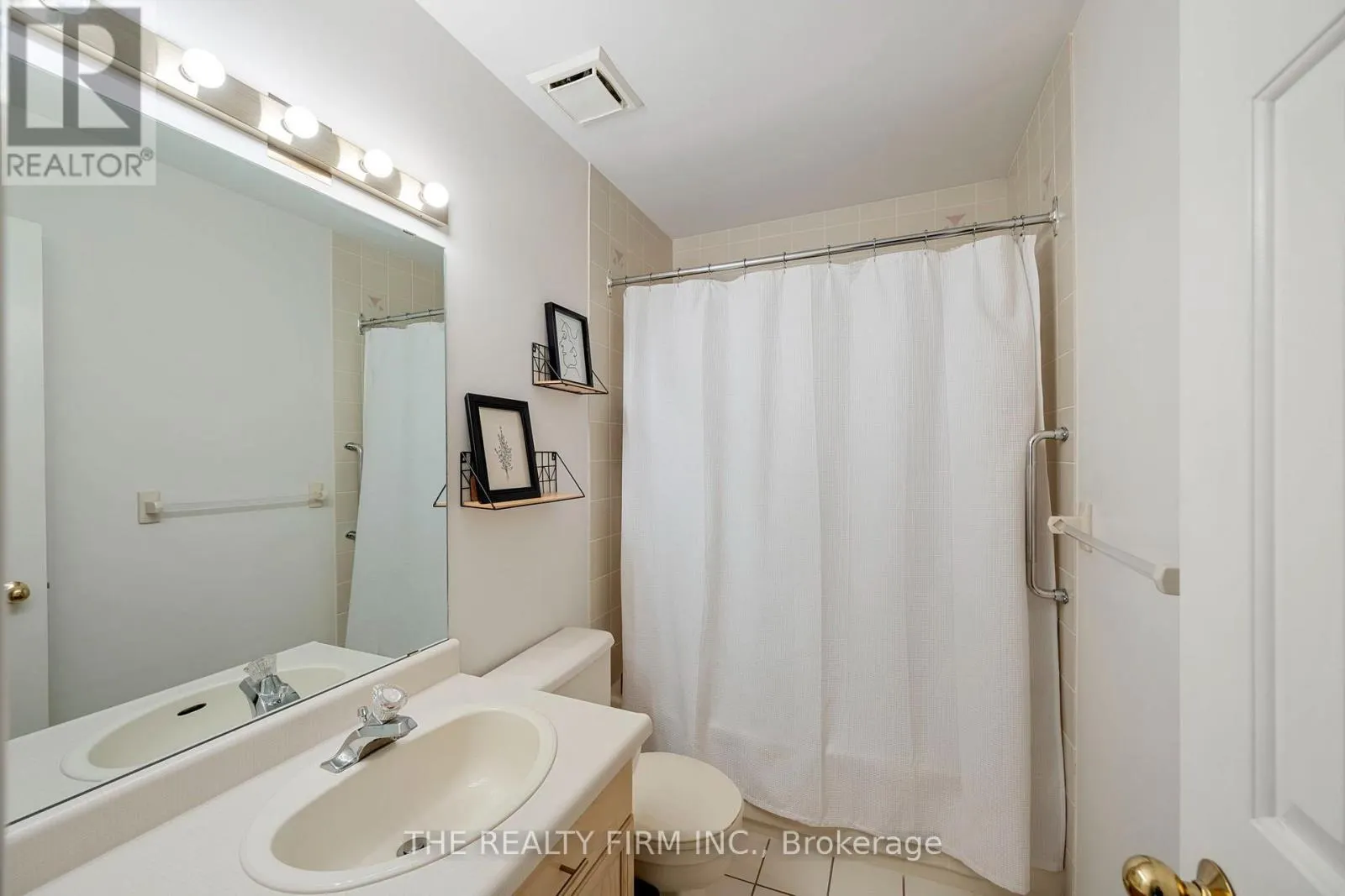 12 - 810 MAITLAND STREET #12