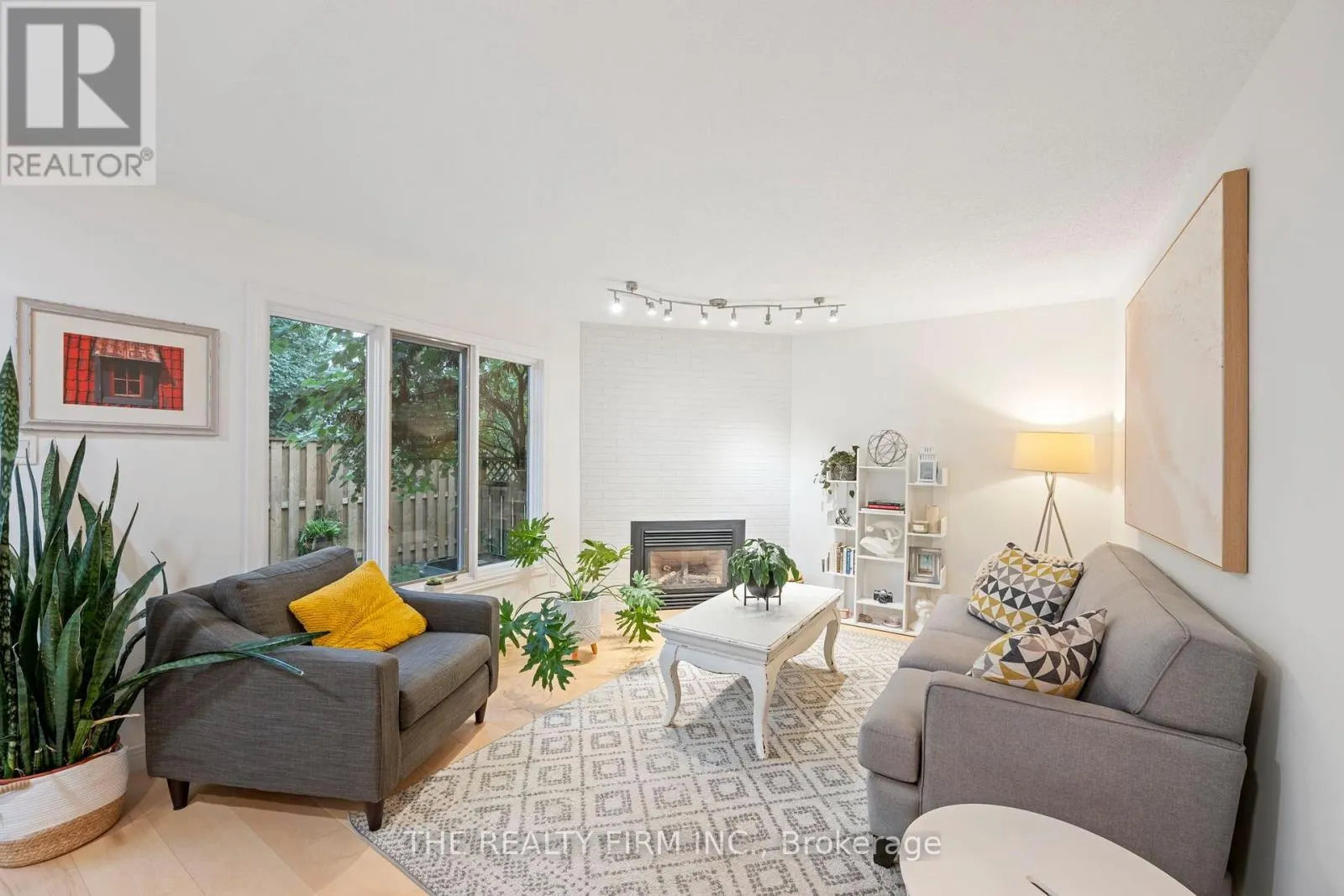 12 - 810 MAITLAND STREET #12