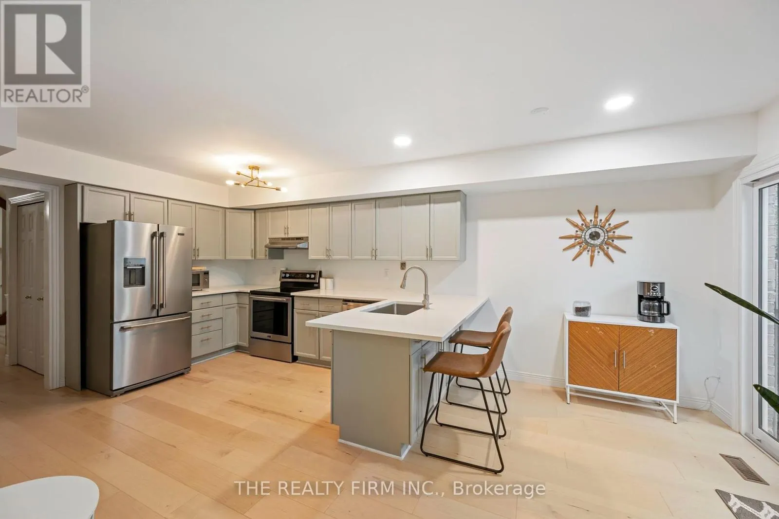 12 - 810 MAITLAND STREET #12