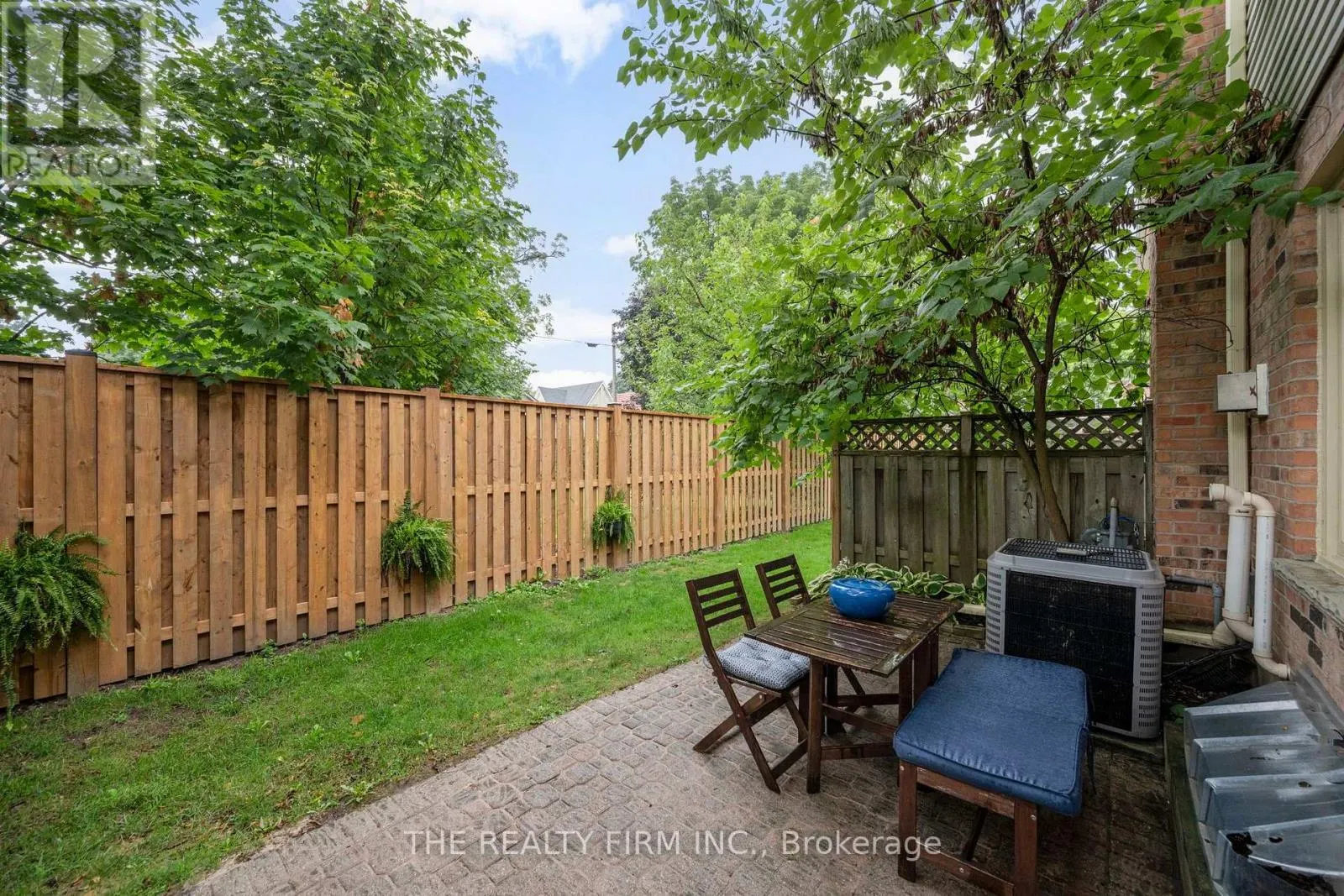 12 - 810 MAITLAND STREET #12