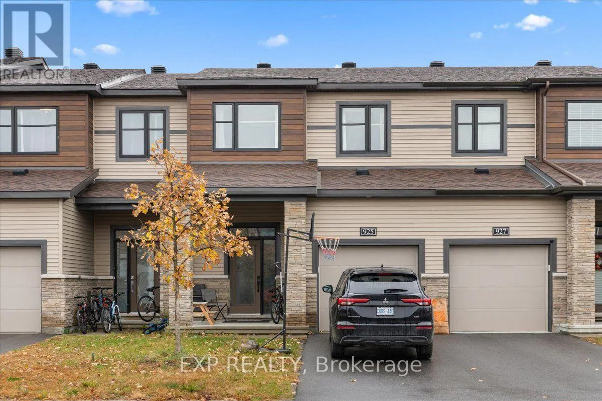 925 ATHENRY COURT