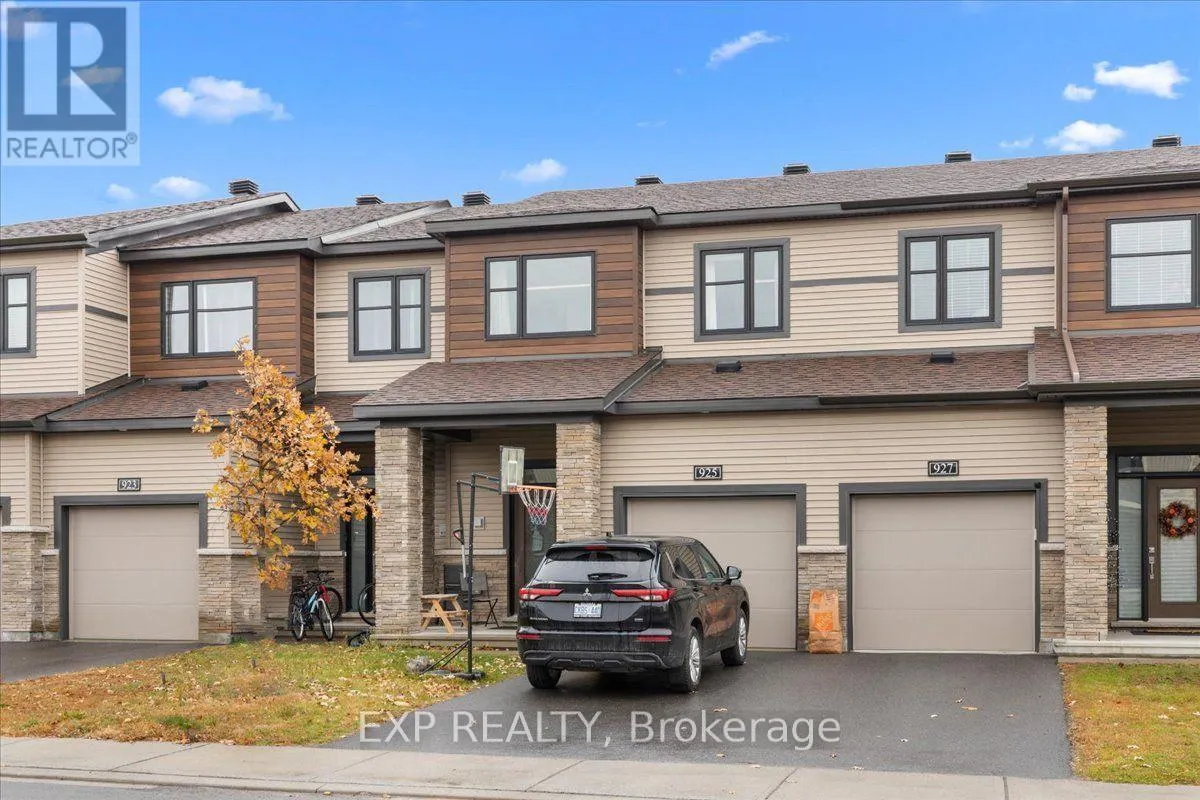 925 ATHENRY COURT