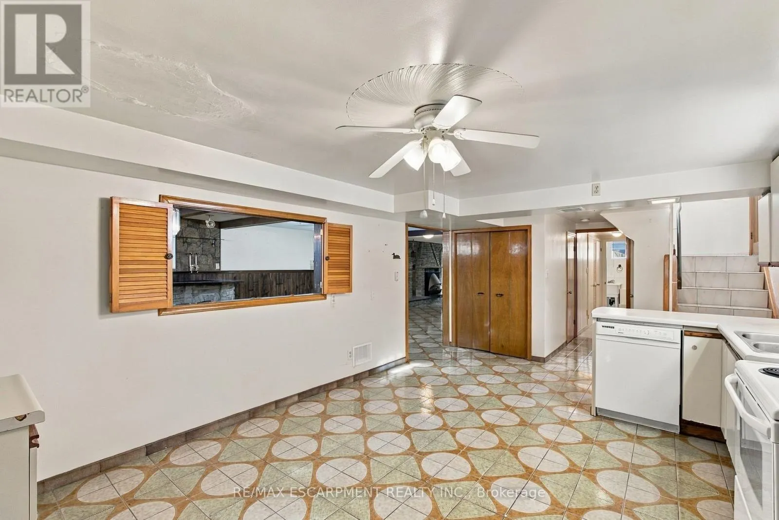 15 FLORA DRIVE