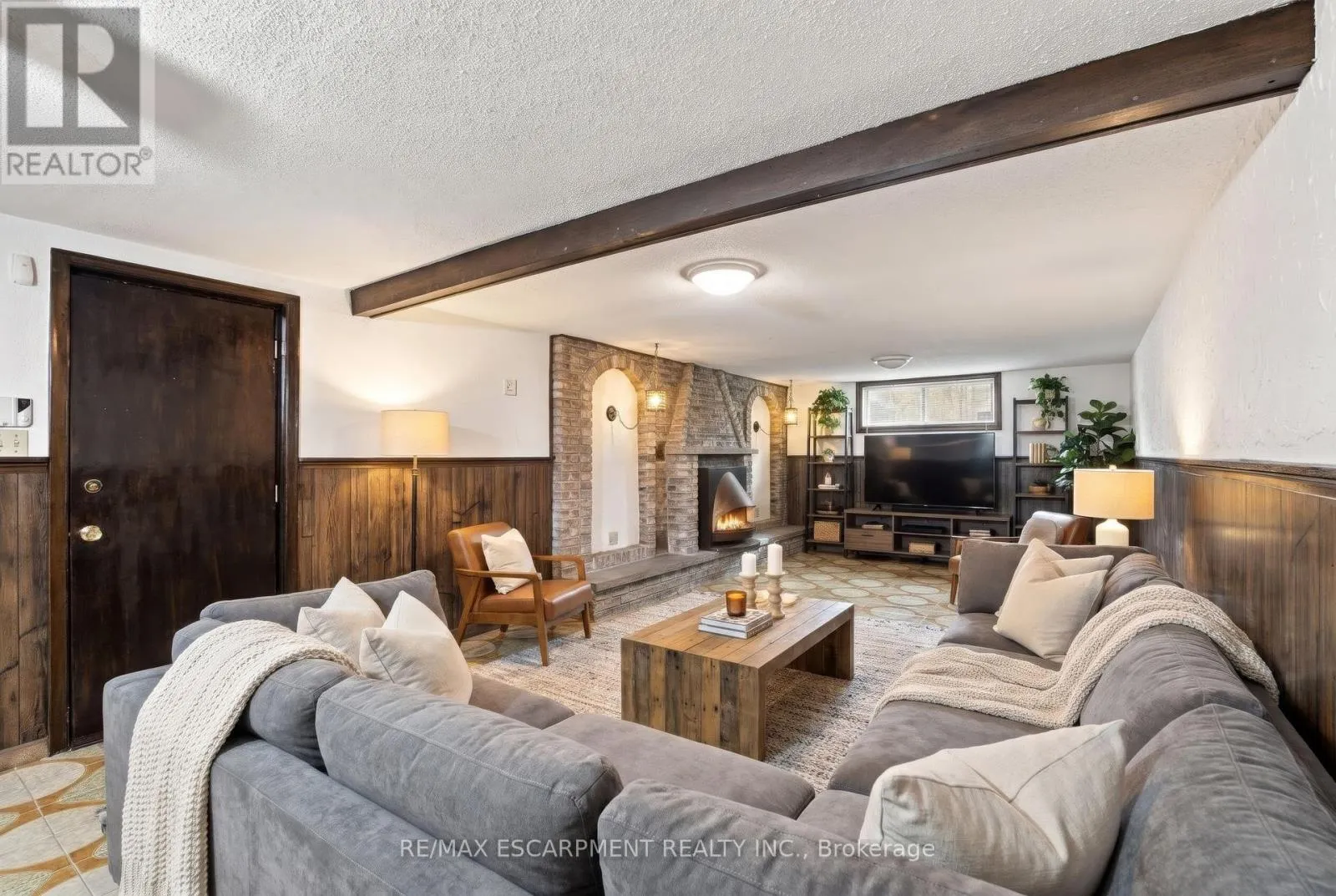 15 FLORA DRIVE