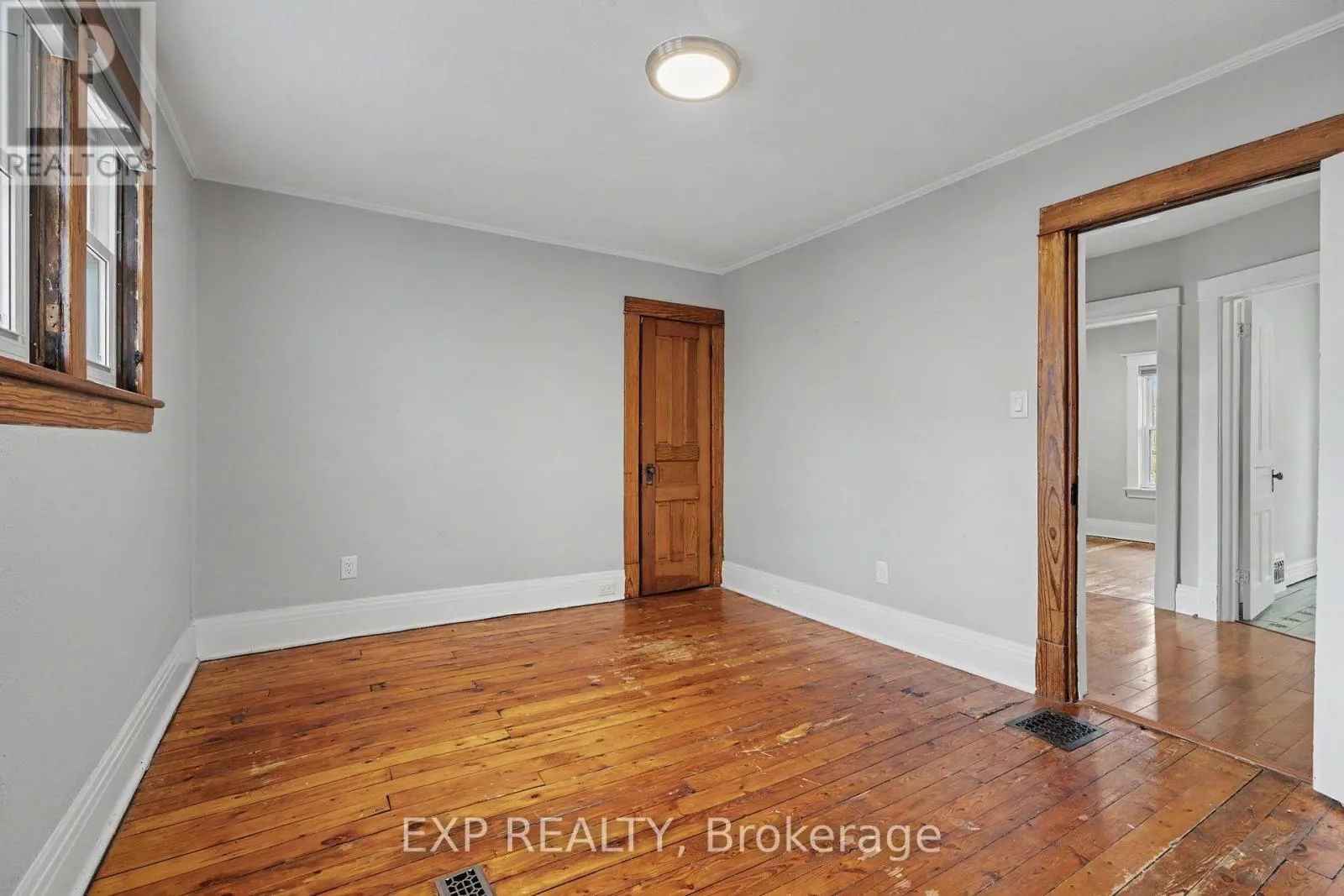 125 DUFFERIN STREET E