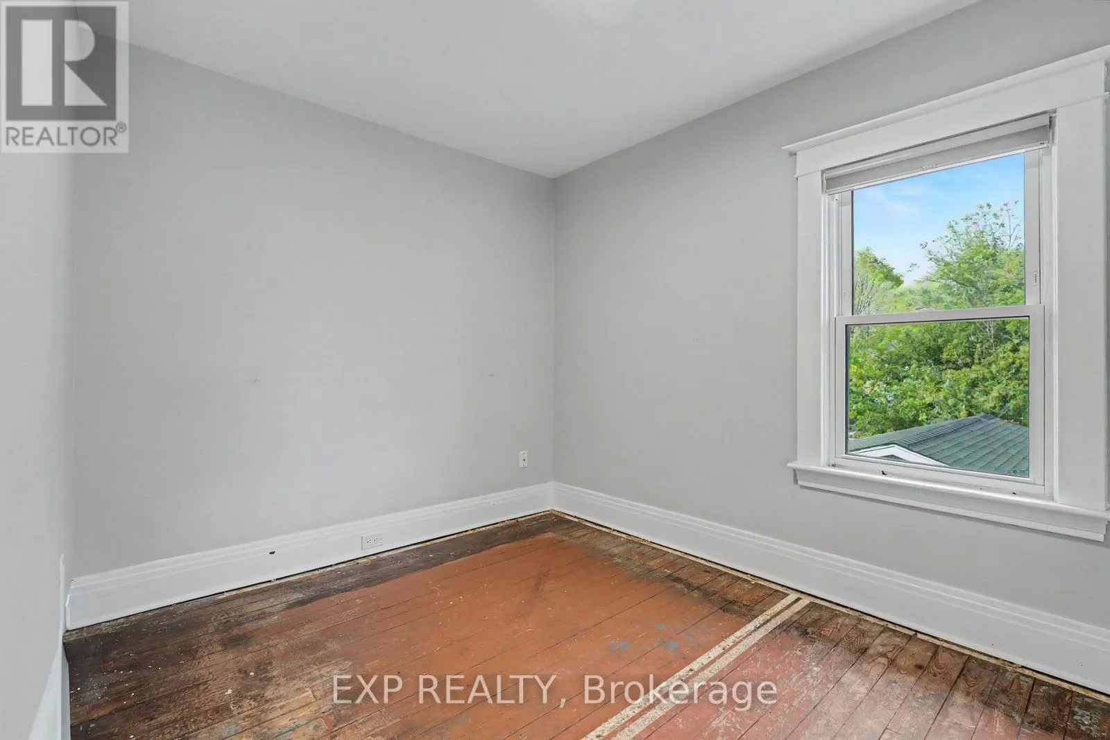 125 DUFFERIN STREET E
