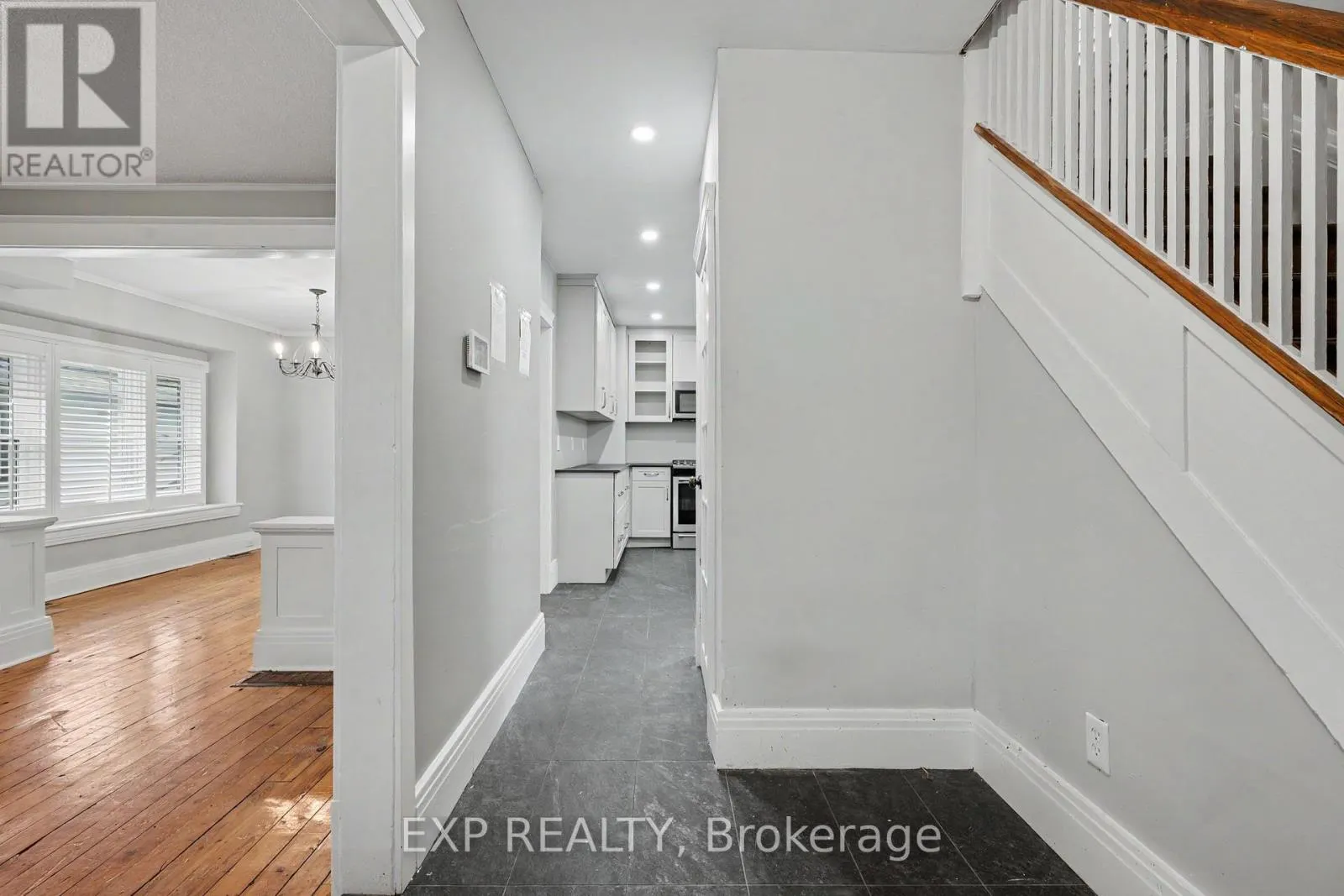 125 DUFFERIN STREET E
