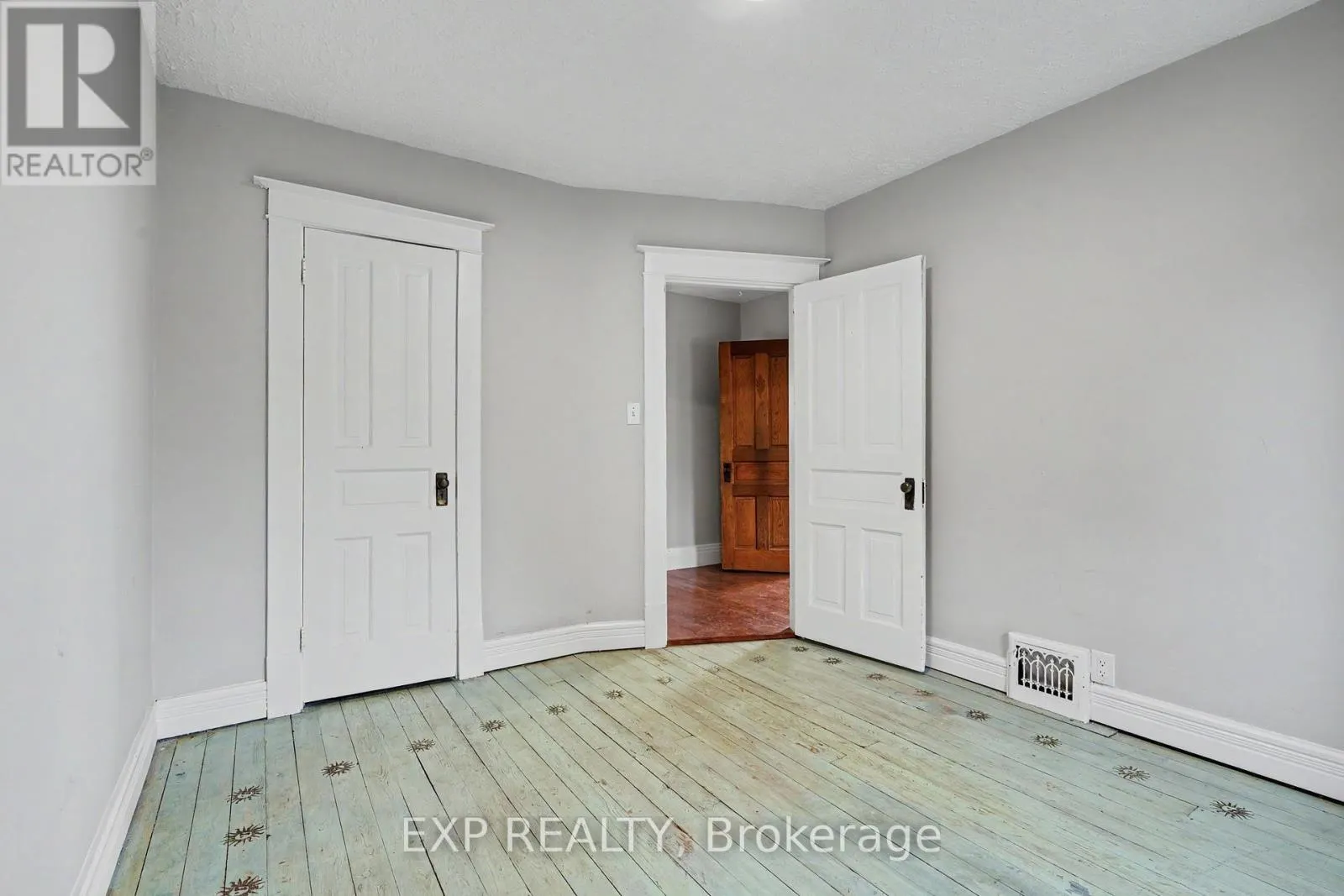 125 DUFFERIN STREET E