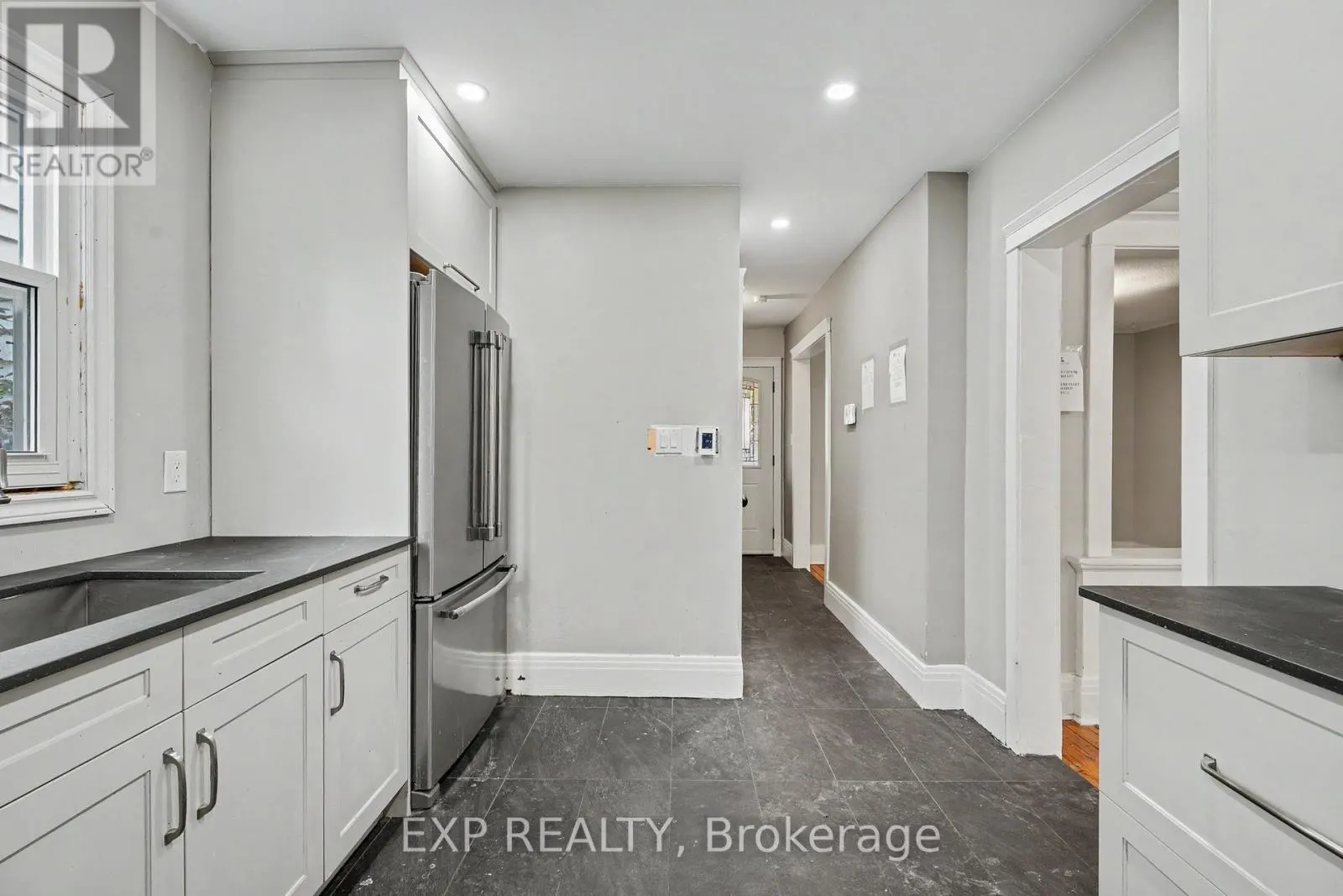 125 DUFFERIN STREET E
