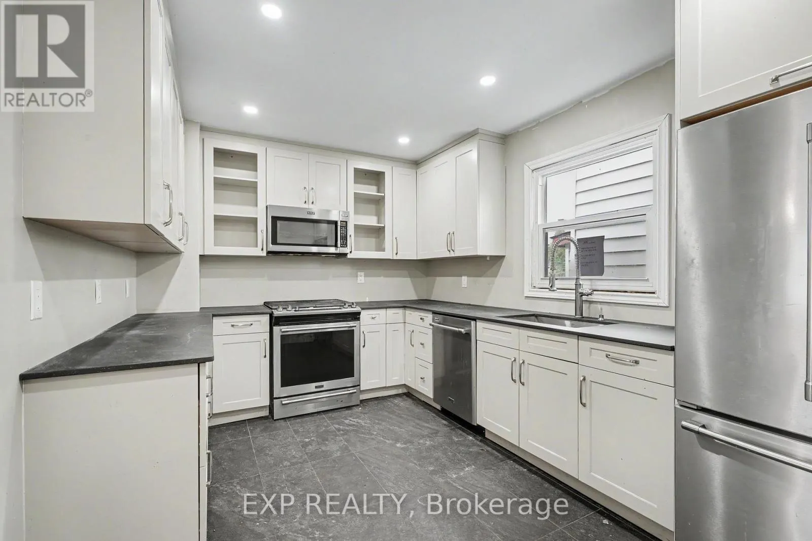 125 DUFFERIN STREET E