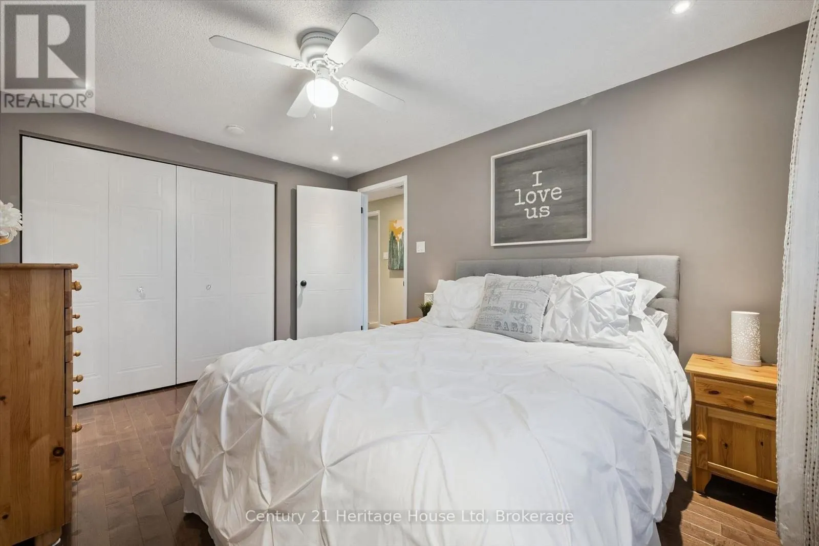 3 - 129 VICTORIA ROAD #3