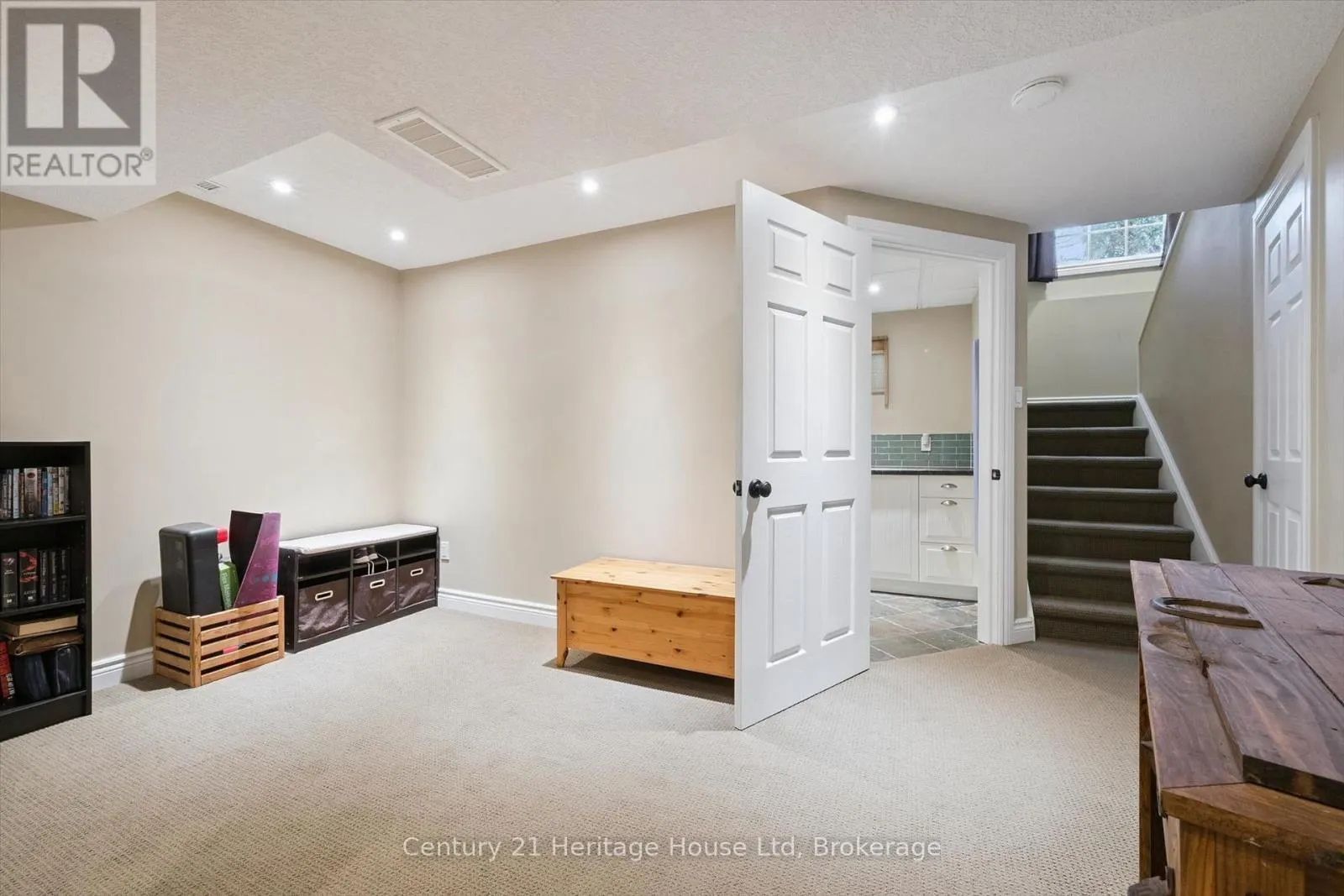 3 - 129 VICTORIA ROAD #3