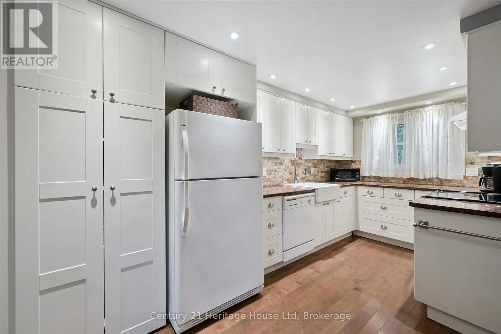 3 - 129 VICTORIA ROAD #3