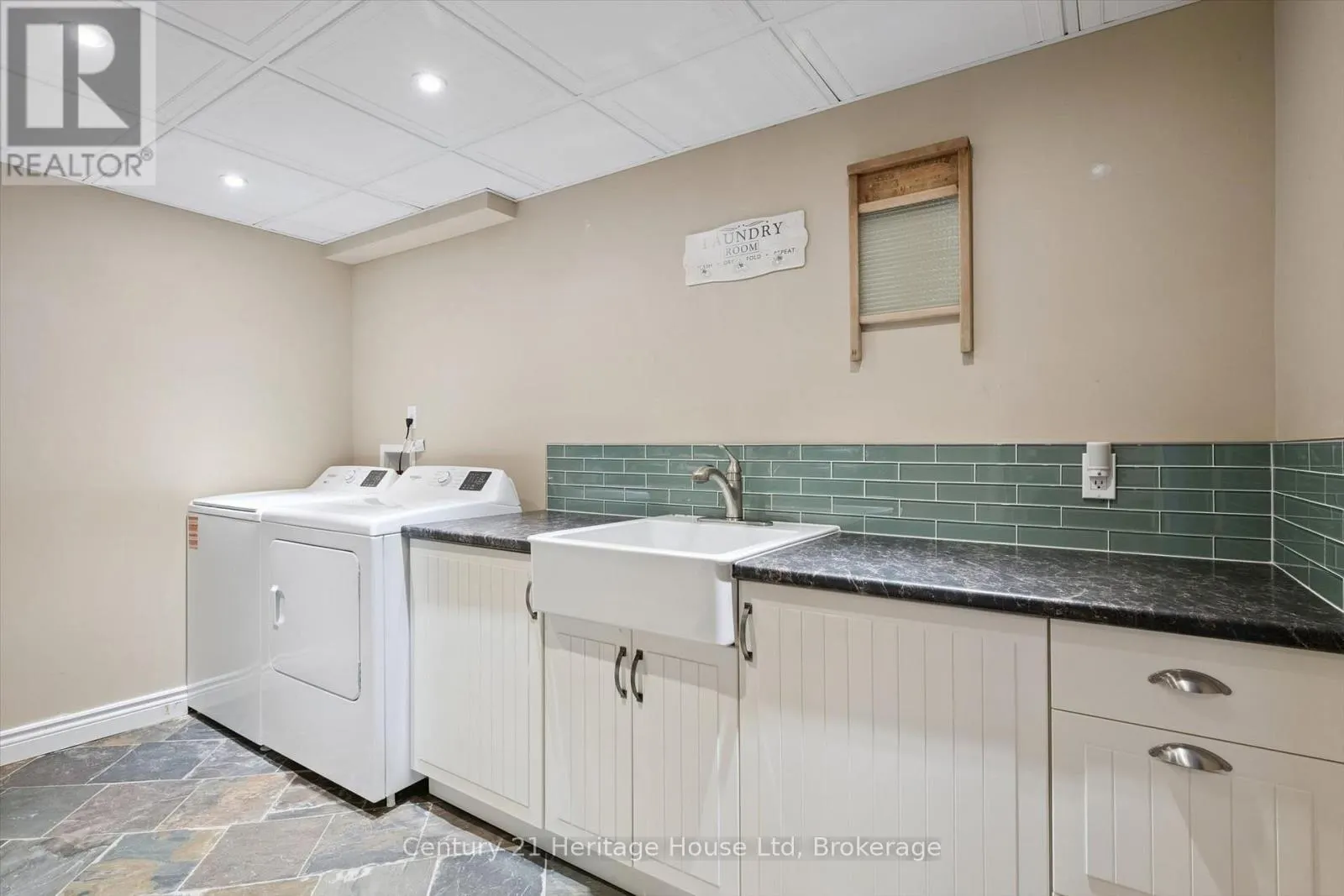 3 - 129 VICTORIA ROAD #3