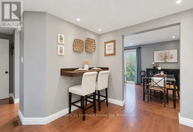 3 - 129 VICTORIA ROAD #3