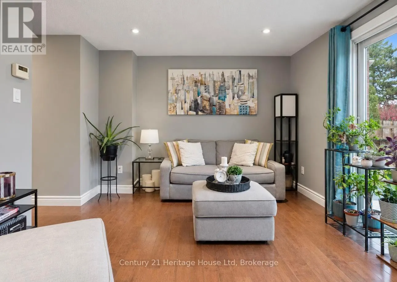 3 - 129 VICTORIA ROAD #3