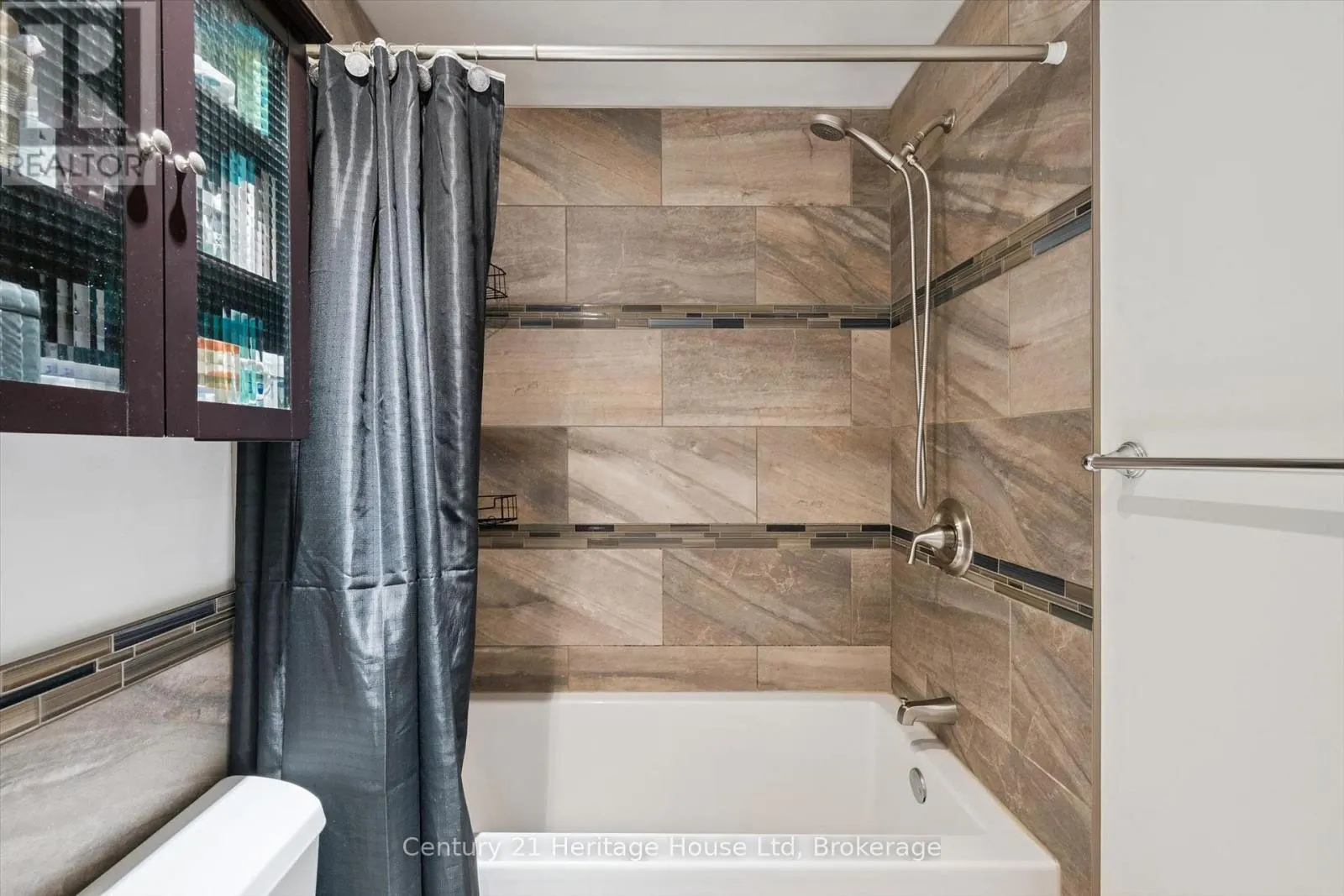 3 - 129 VICTORIA ROAD #3
