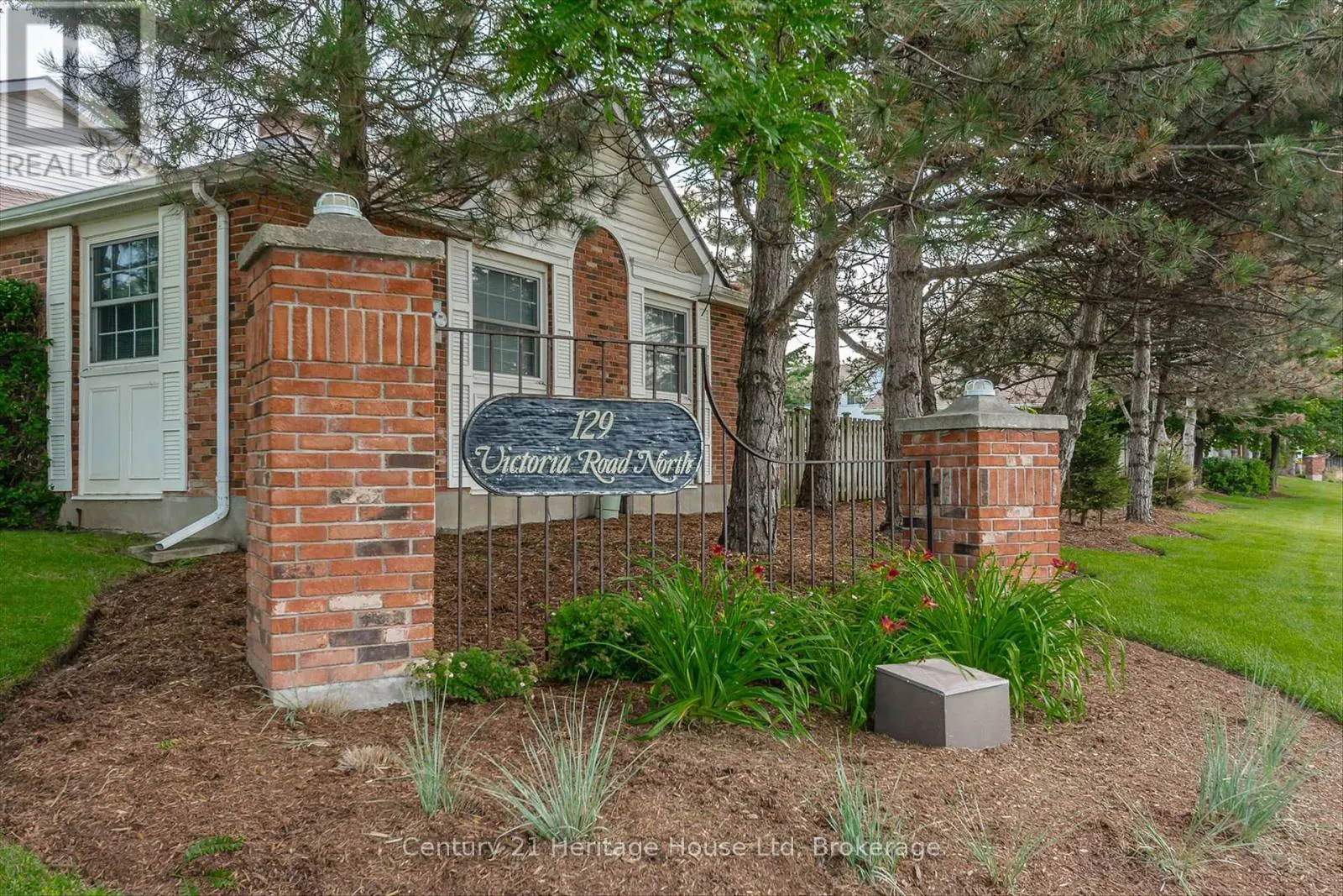 3 - 129 VICTORIA ROAD #3