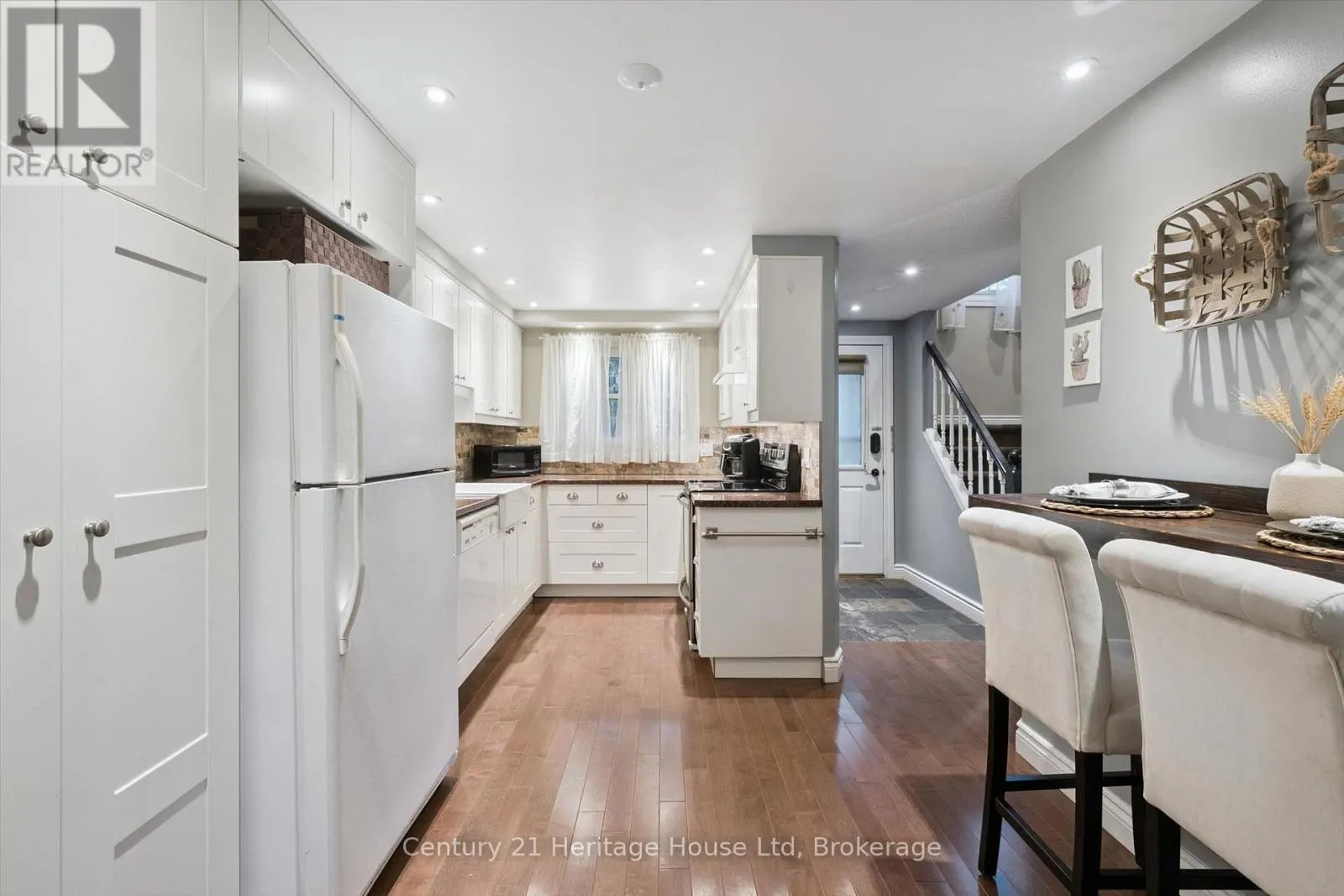 3 - 129 VICTORIA ROAD #3