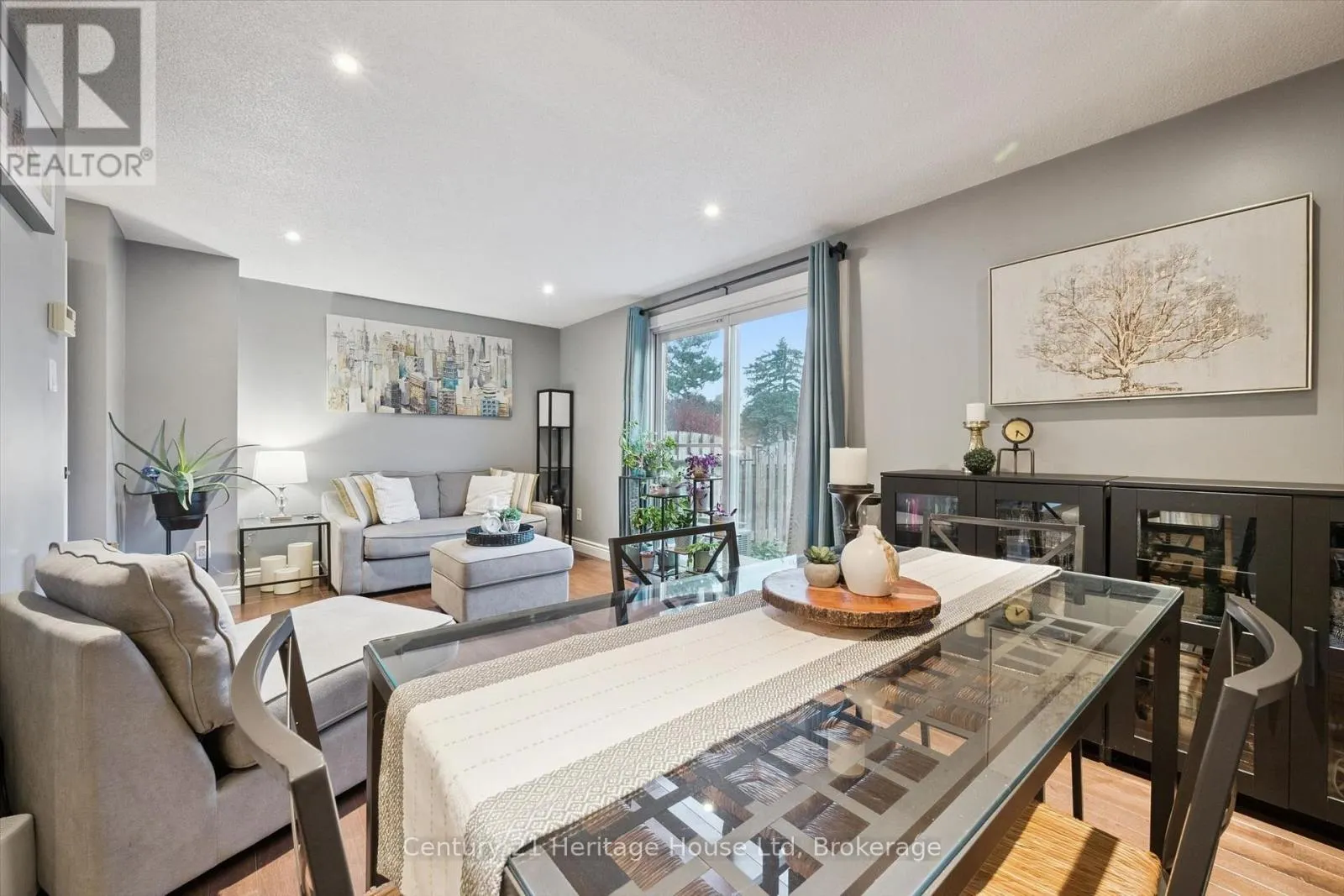 3 - 129 VICTORIA ROAD #3