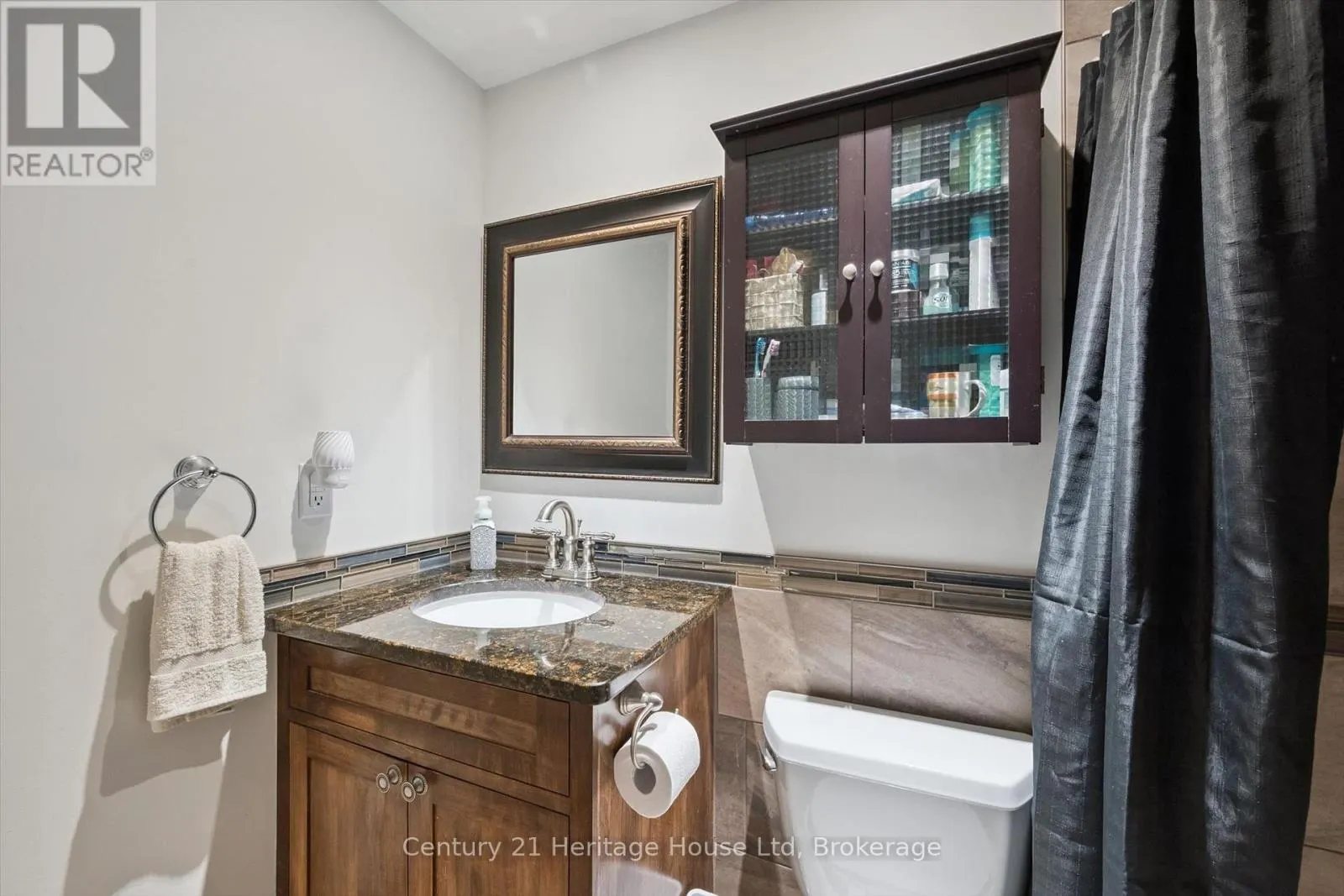 3 - 129 VICTORIA ROAD #3