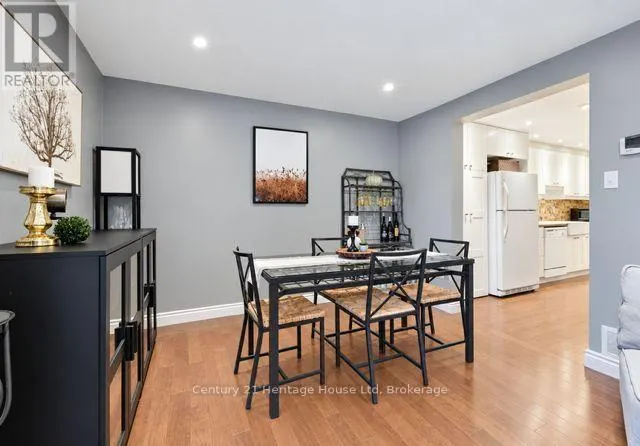 3 - 129 VICTORIA ROAD #3
