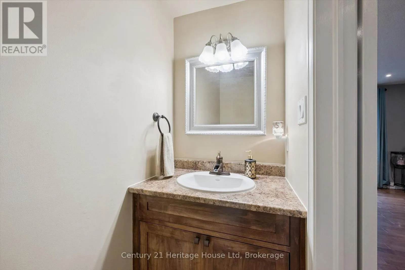 3 - 129 VICTORIA ROAD #3