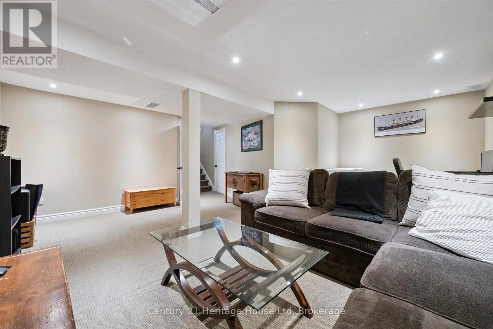 3 - 129 VICTORIA ROAD #3