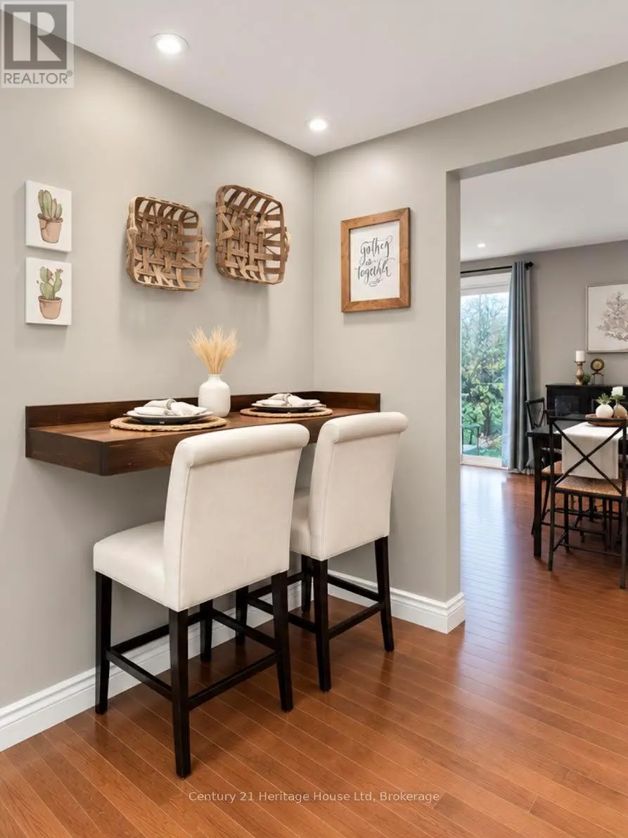 3 - 129 VICTORIA ROAD #3