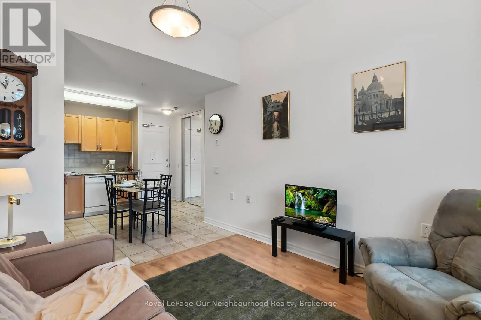 425 - 240 CHAPEL STREET #425