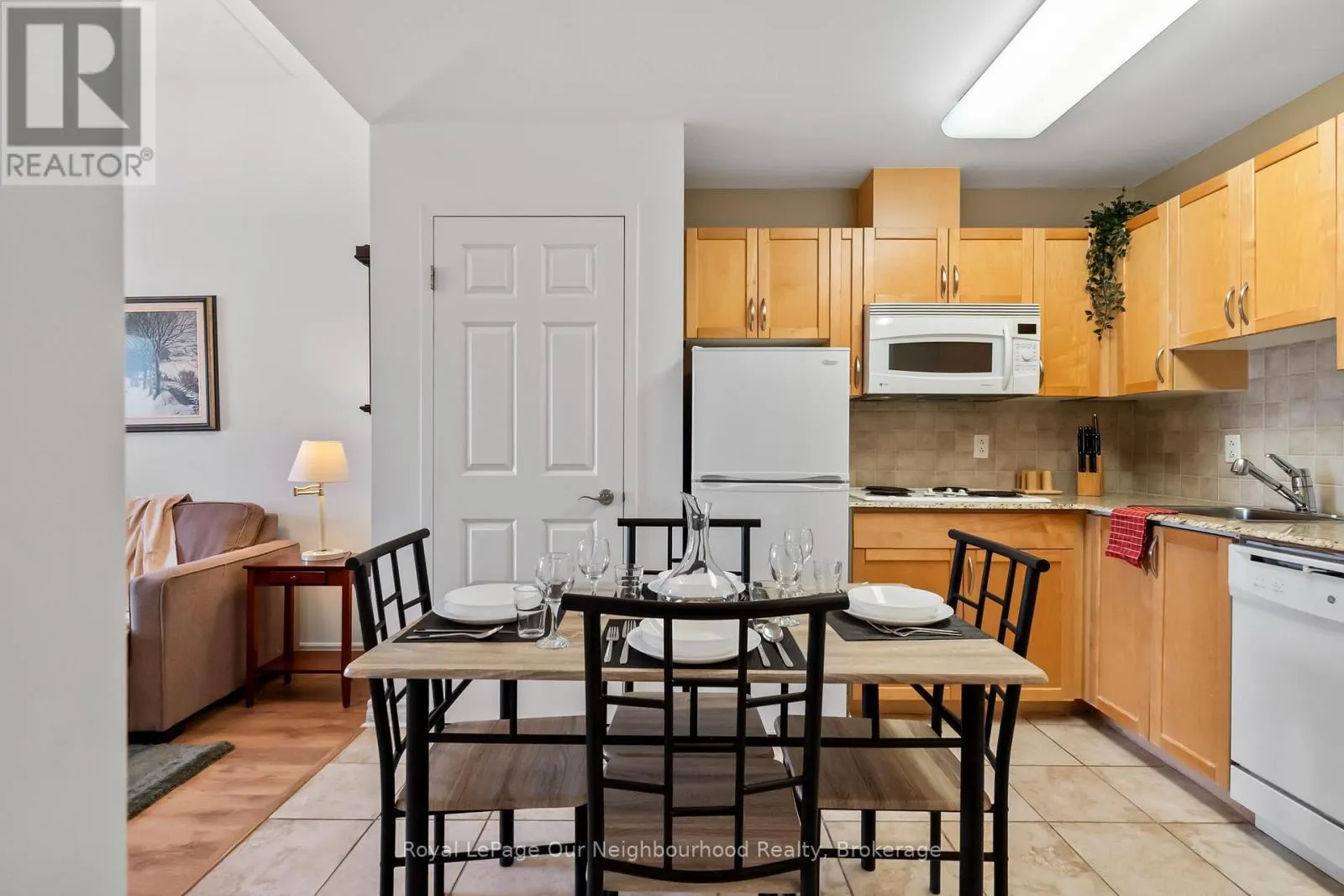 425 - 240 CHAPEL STREET #425