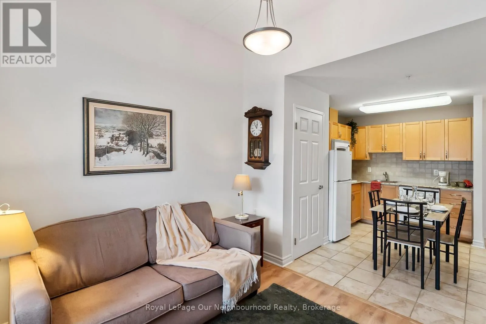 425 - 240 CHAPEL STREET #425