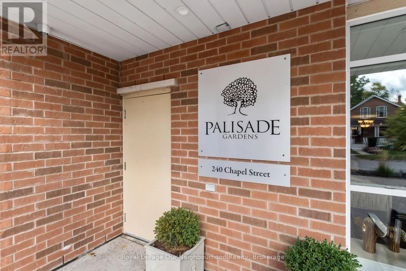 425 - 240 CHAPEL STREET #425