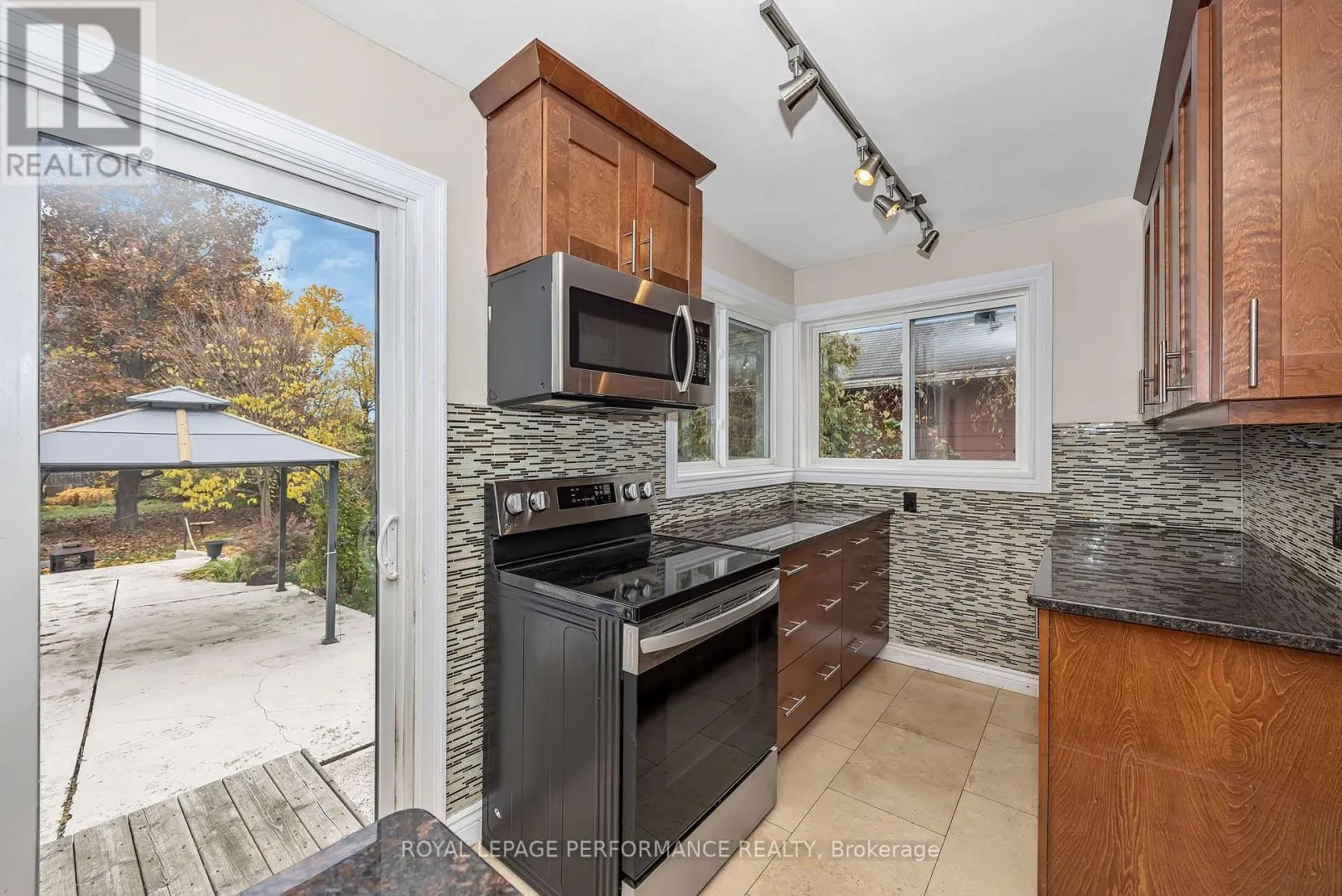 1045 BLAIR ROAD