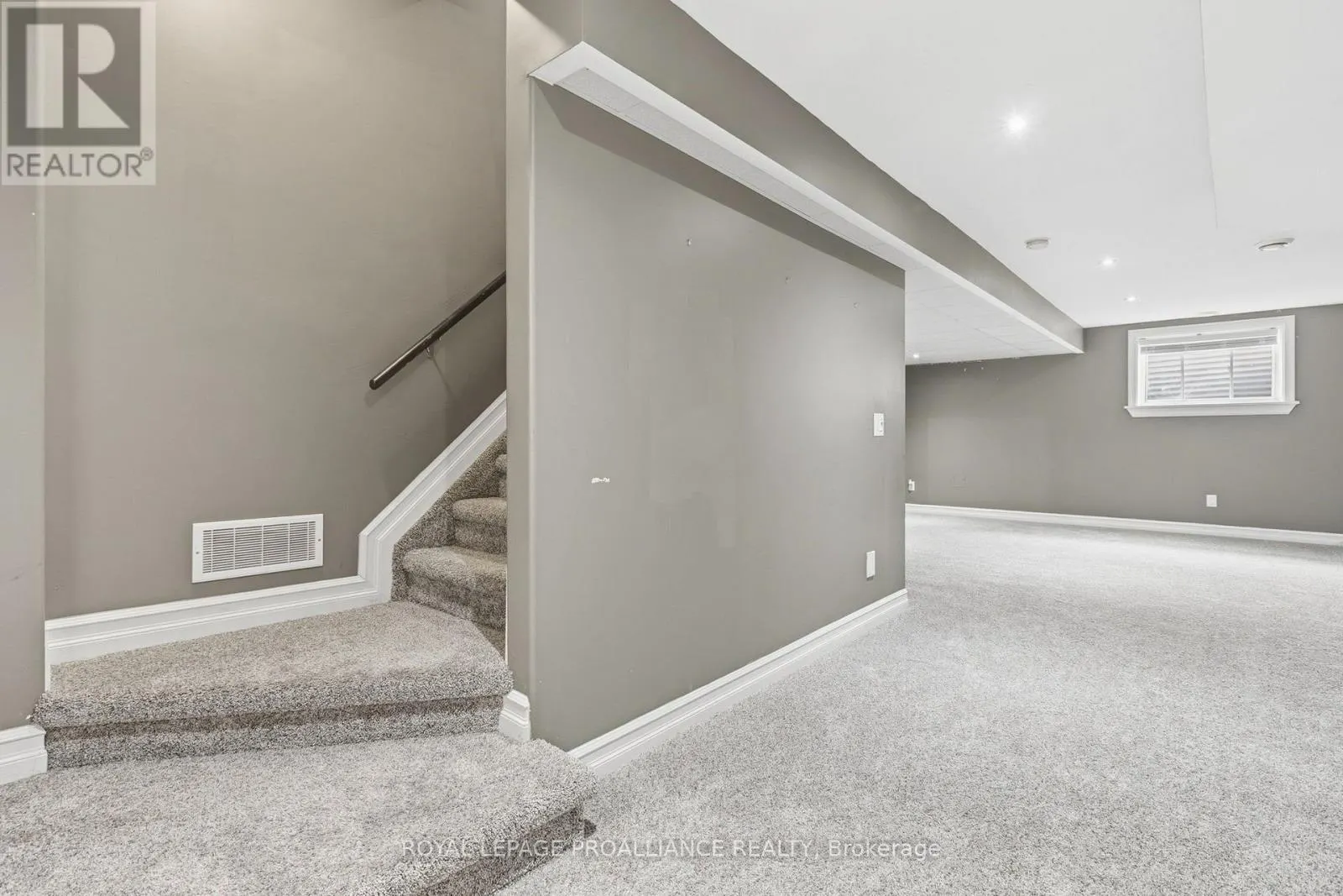 1034 FITZSIMMONS DRIVE
