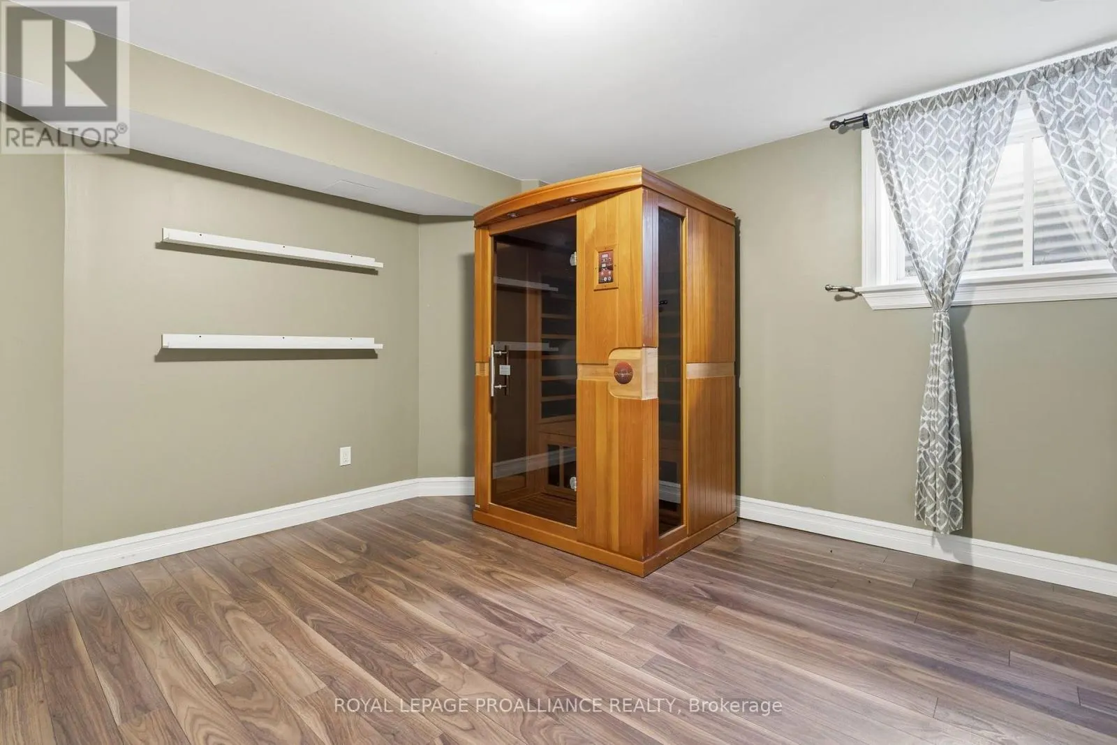 1034 FITZSIMMONS DRIVE