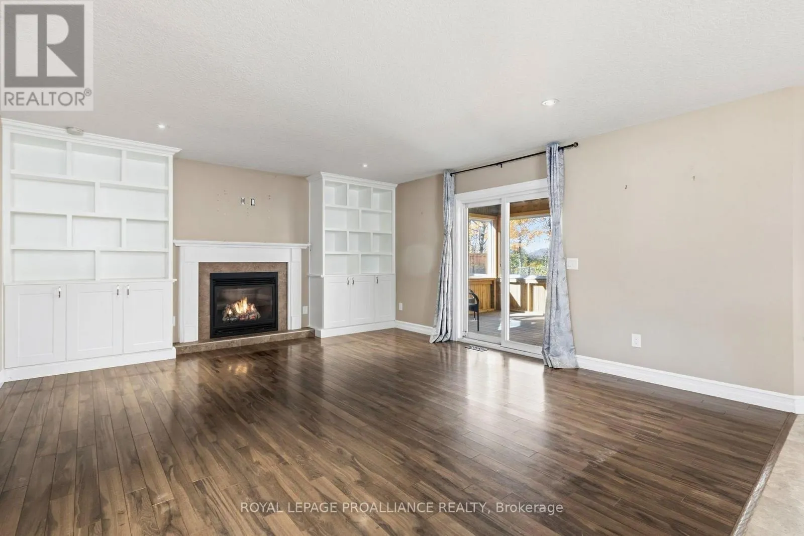 1034 FITZSIMMONS DRIVE