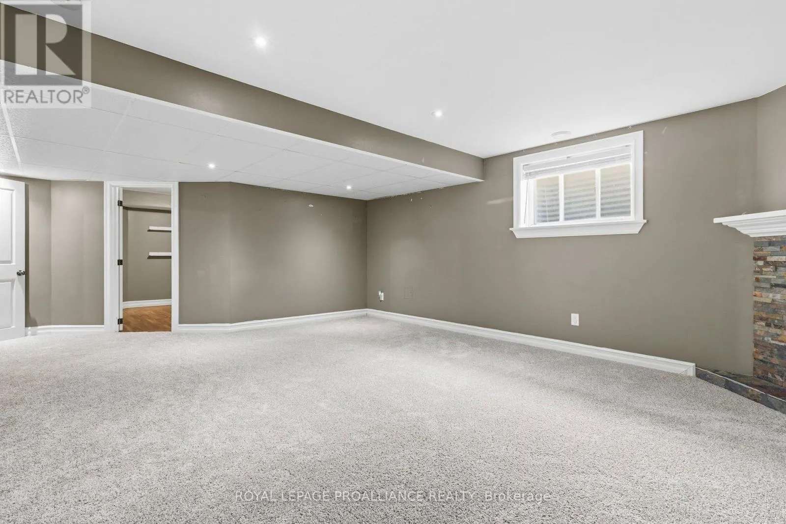 1034 FITZSIMMONS DRIVE