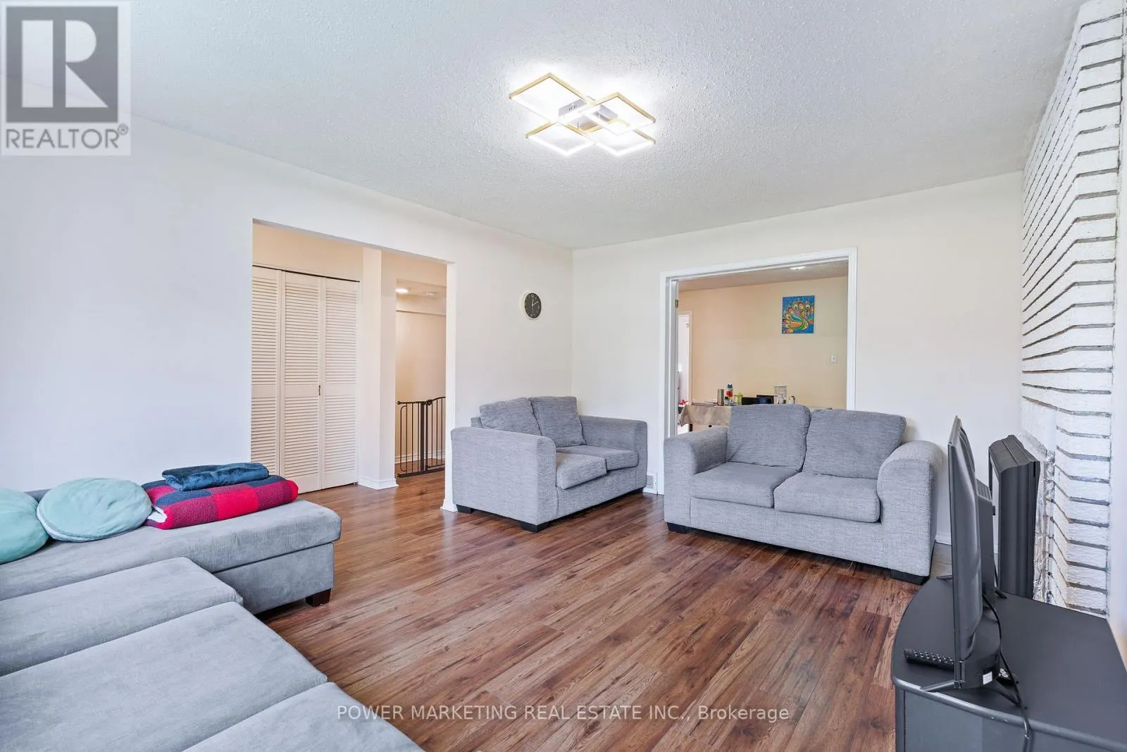 76 - 2111 MONTREAL ROAD