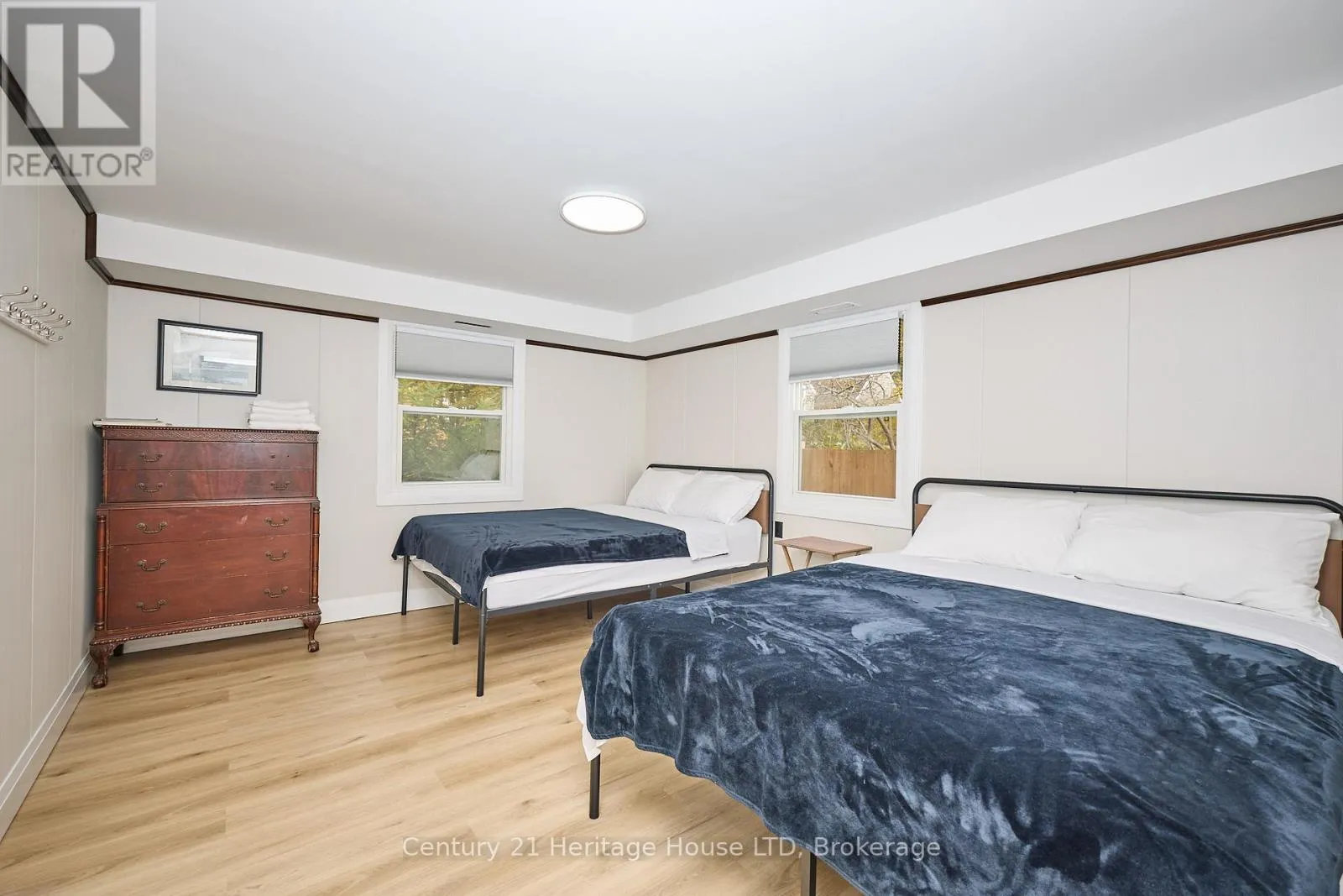 1033 FIRELANE 1 ROAD