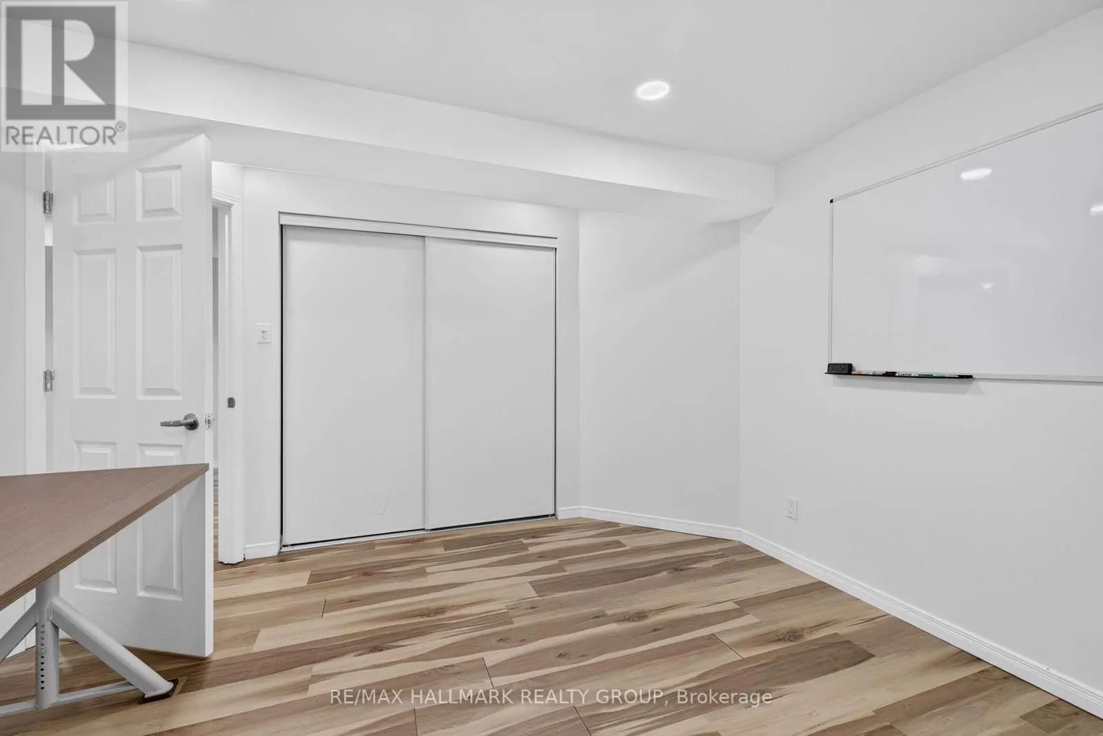 42 GLENRILL PLACE S