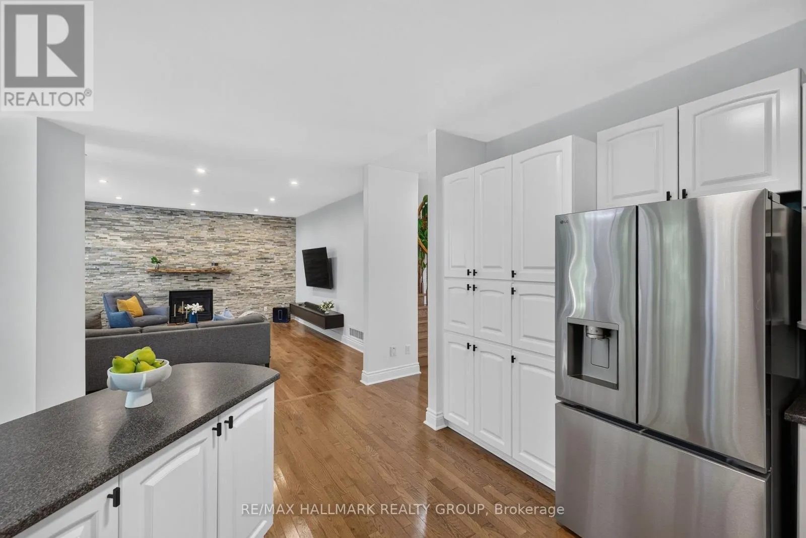 42 GLENRILL PLACE S