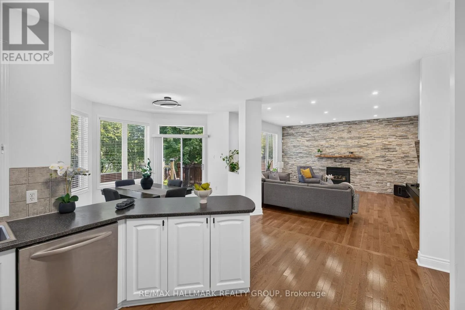 42 GLENRILL PLACE S