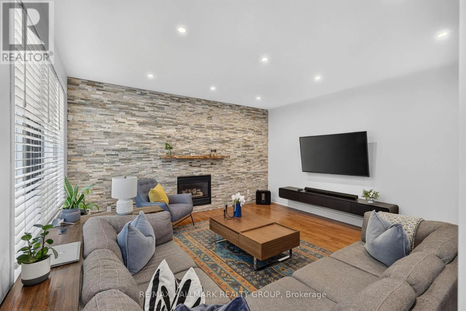 42 GLENRILL PLACE S