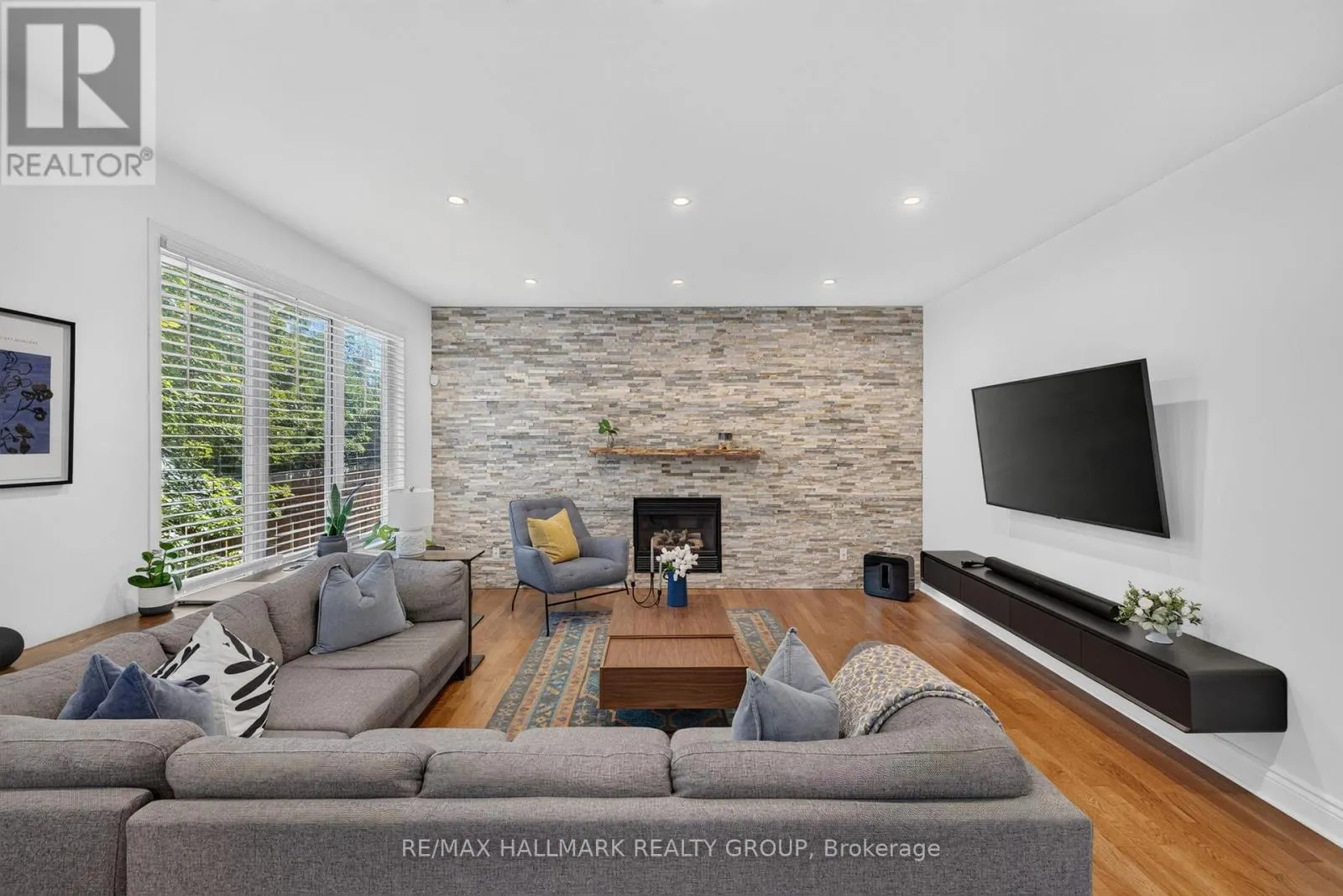 42 GLENRILL PLACE S