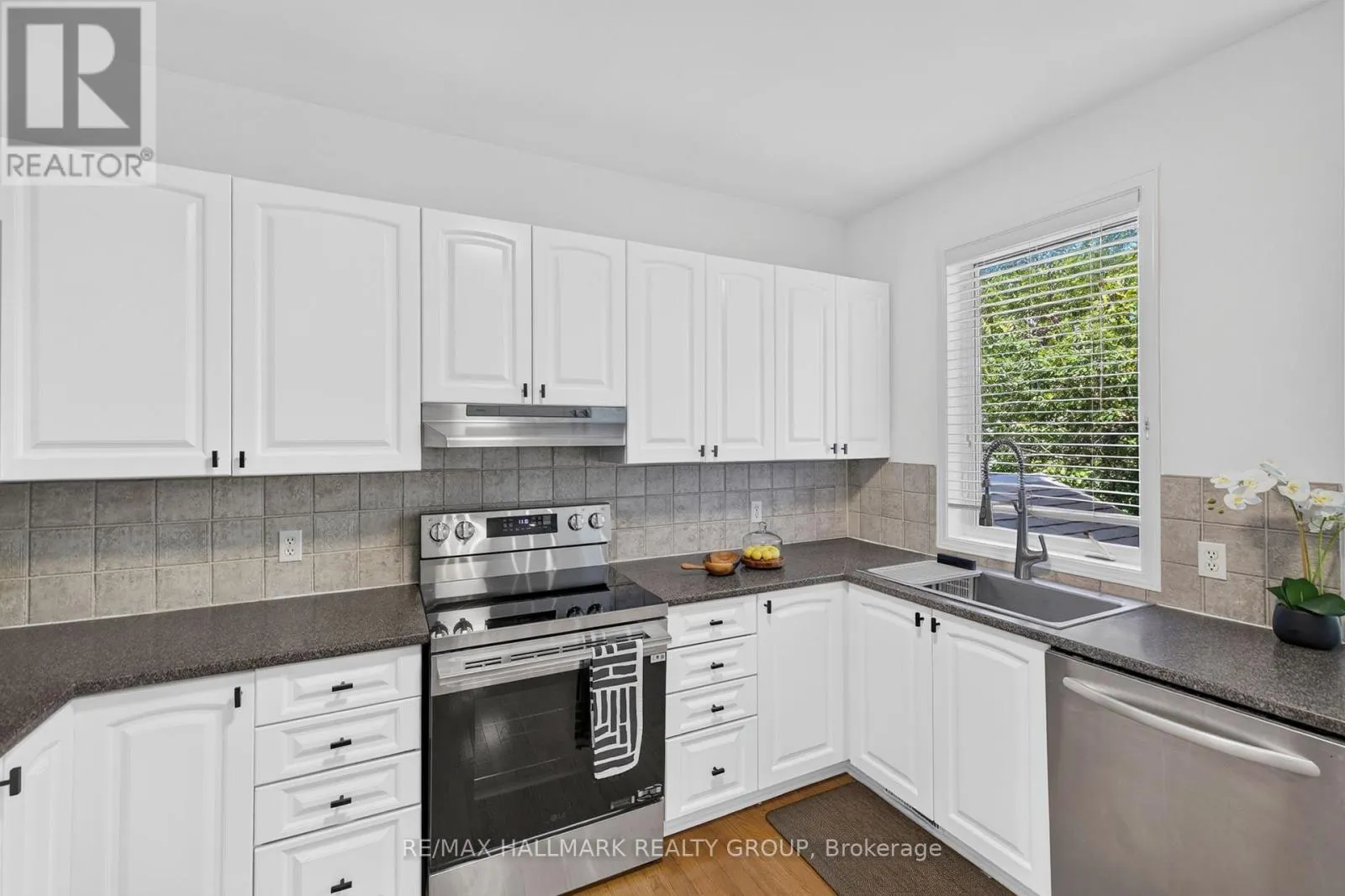 42 GLENRILL PLACE S