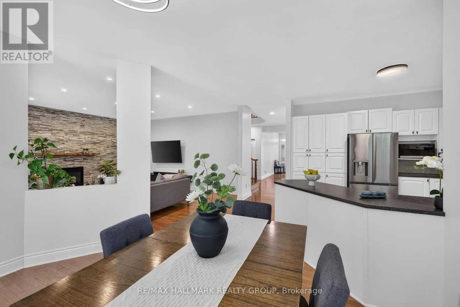 42 GLENRILL PLACE S