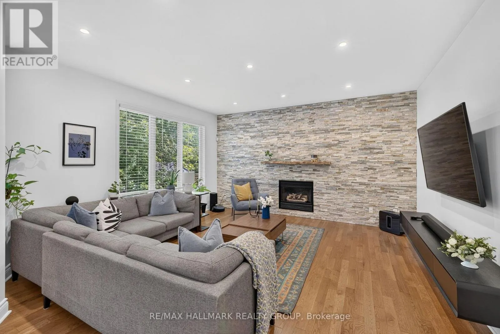 42 GLENRILL PLACE S